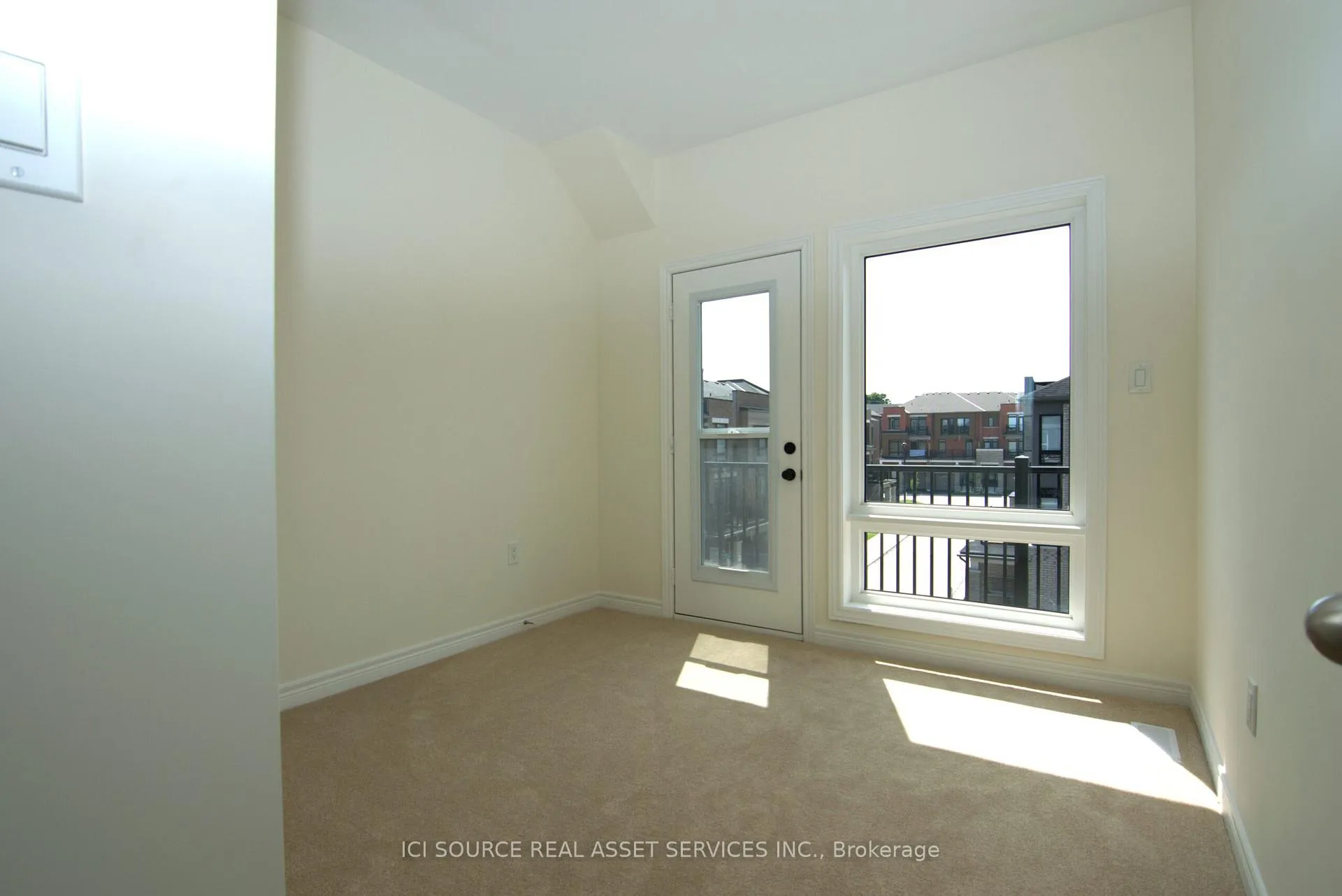 Photo 17 of 448 Salem Road S, Ajax, South East — HOMEH