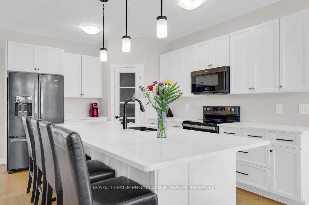 Photo 11 of 18 Athabaska Drive, Belleville, Thurlow Ward — HOMEH