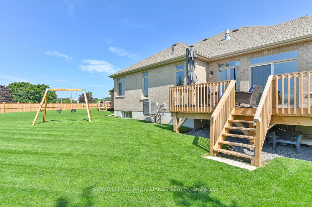 Photo 32 of 18 Athabaska Drive, Belleville, Thurlow Ward — HOMEH