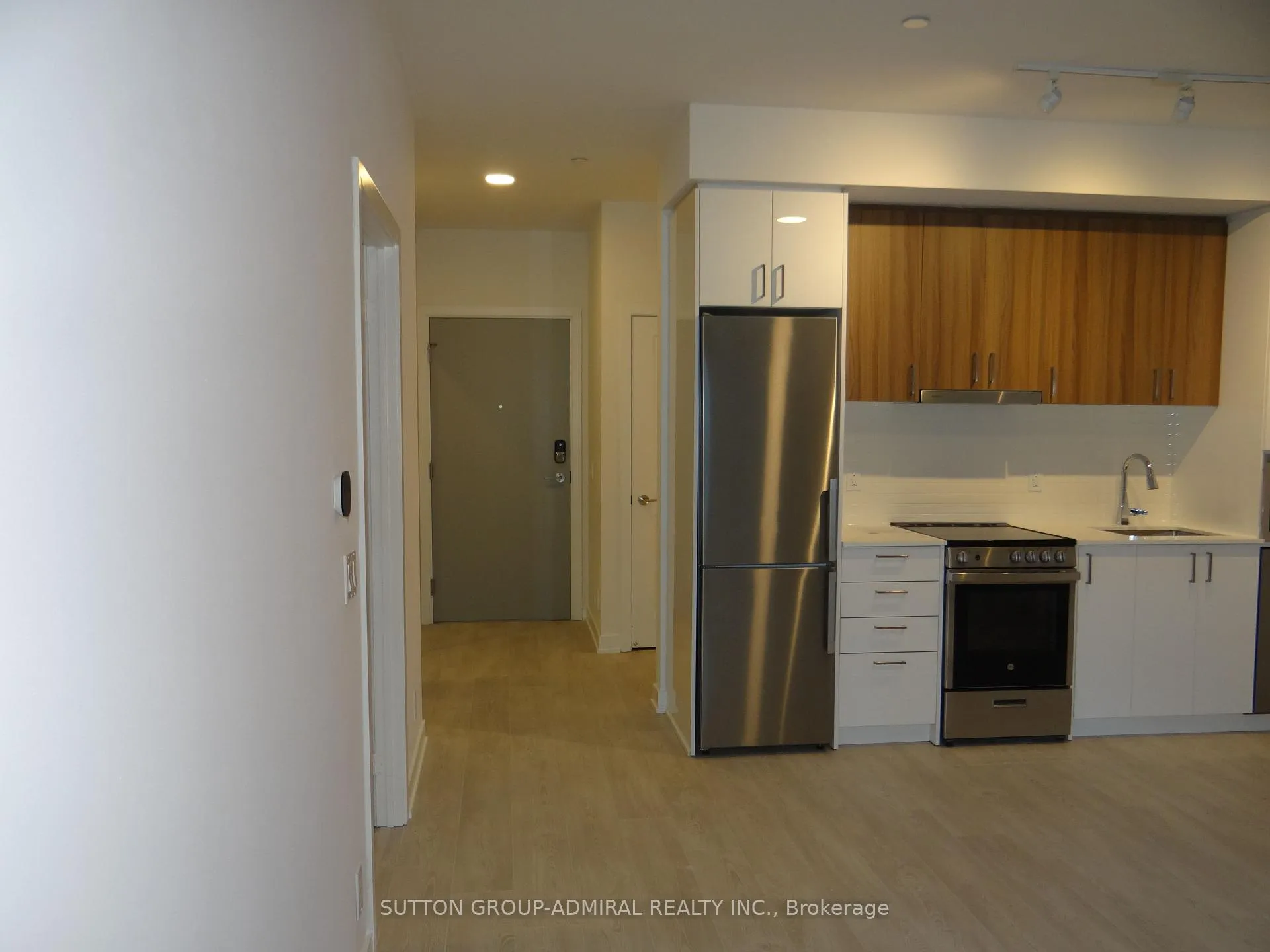 Photo 5 of Unit 217, 30 Upper Mall Way, Vaughan, Brownridge — HOMEH