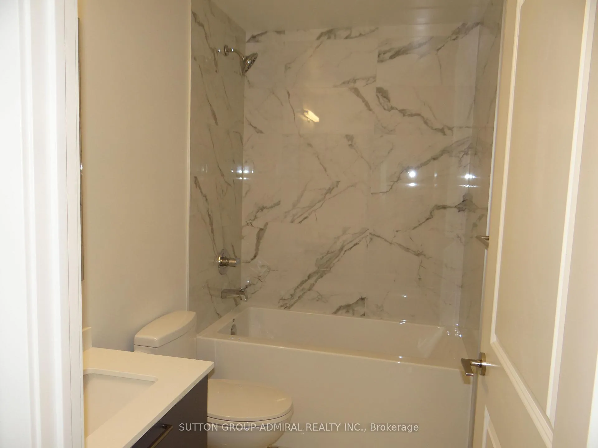 Photo 7 of Unit 217, 30 Upper Mall Way, Vaughan, Brownridge — HOMEH