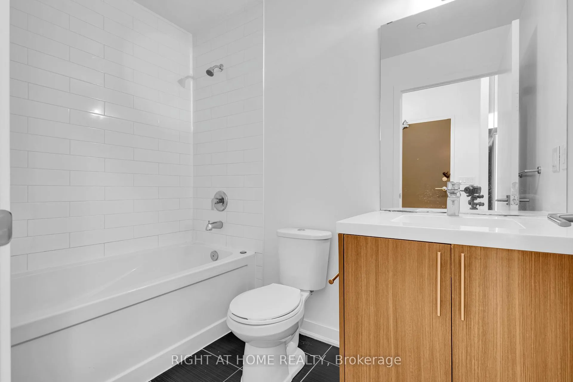 Photo 12 of Unit 105, 85 Duke Street W, Kitchener, City Commercial Core — HOMEH