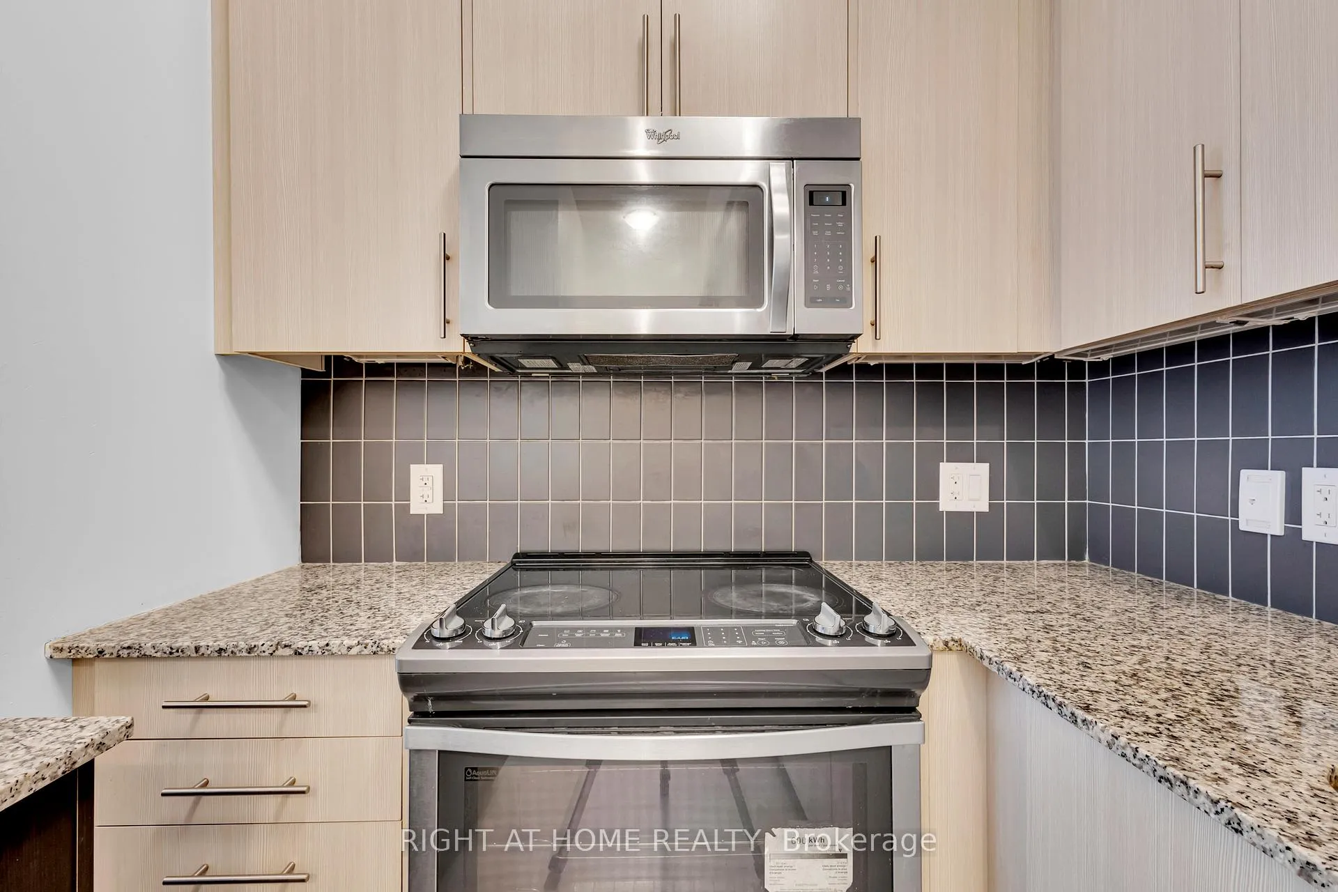 Photo 17 of Unit 105, 85 Duke Street W, Kitchener, City Commercial Core — HOMEH