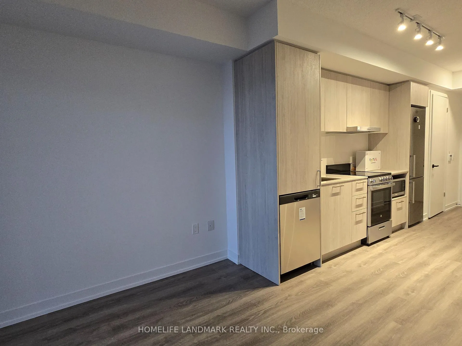 Photo 2 of Unit 3307, 195 Commerce Street, Vaughan, Vaughan Corporate Centre — HOMEH