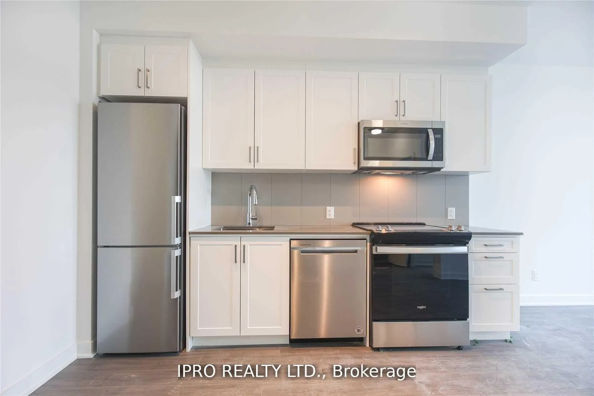Photo 4 of Unit 110, 681 Yonge Street, Barrie, Painswick South — HOMEH