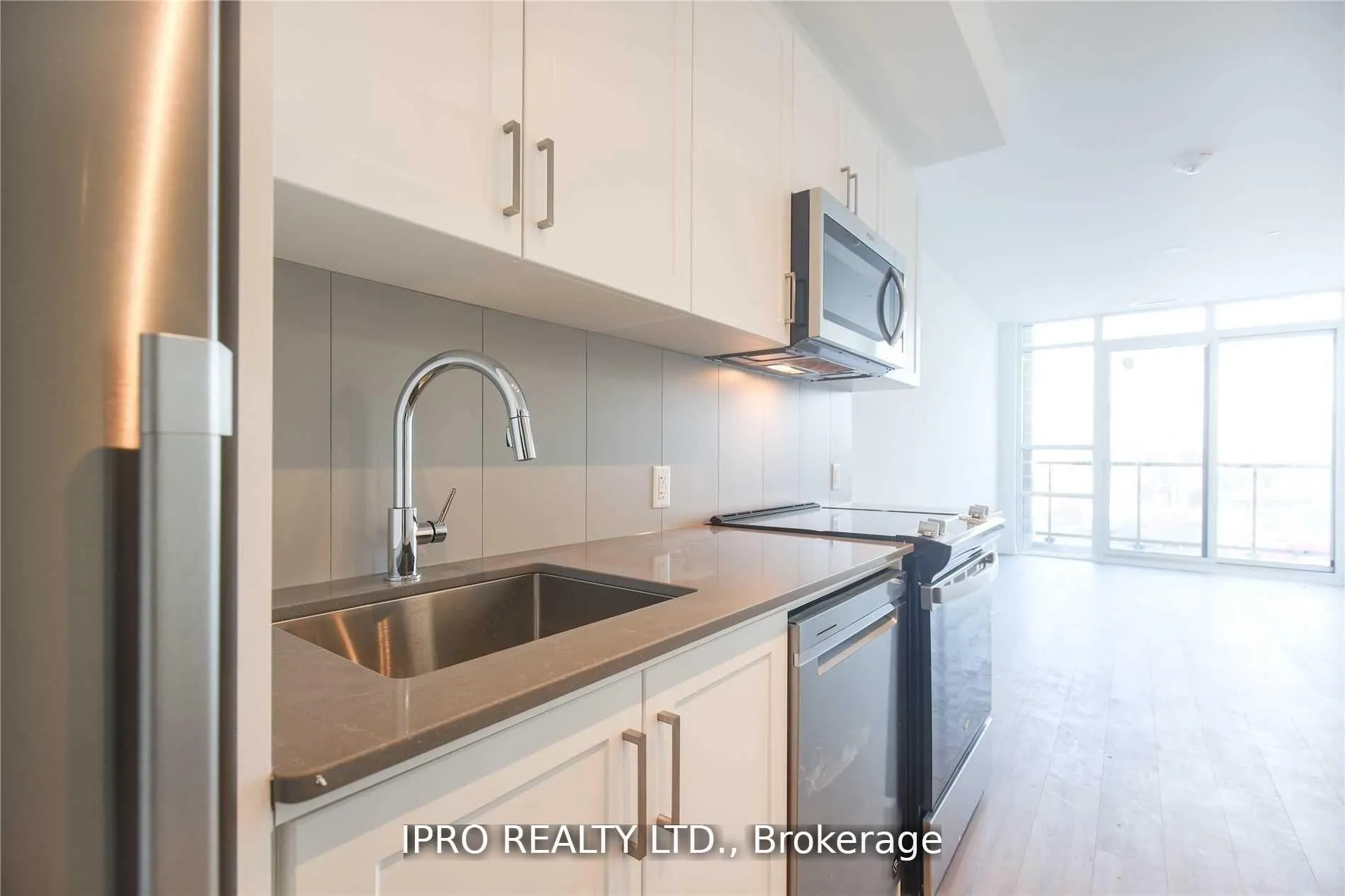Photo 5 of Unit 110, 681 Yonge Street, Barrie, Painswick South — HOMEH