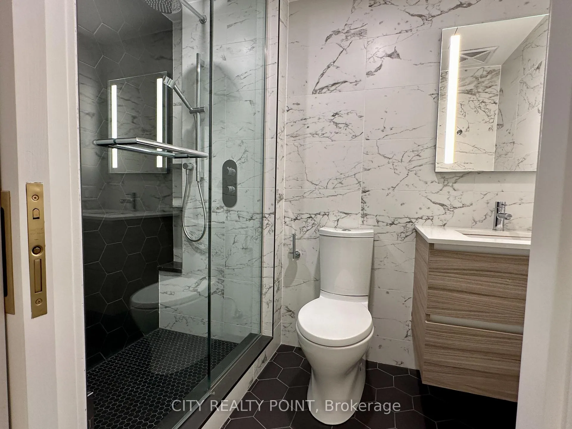 Photo 14 of Unit 110, 2 Clarendon Avenue, Toronto, Casa Loma — HOMEH