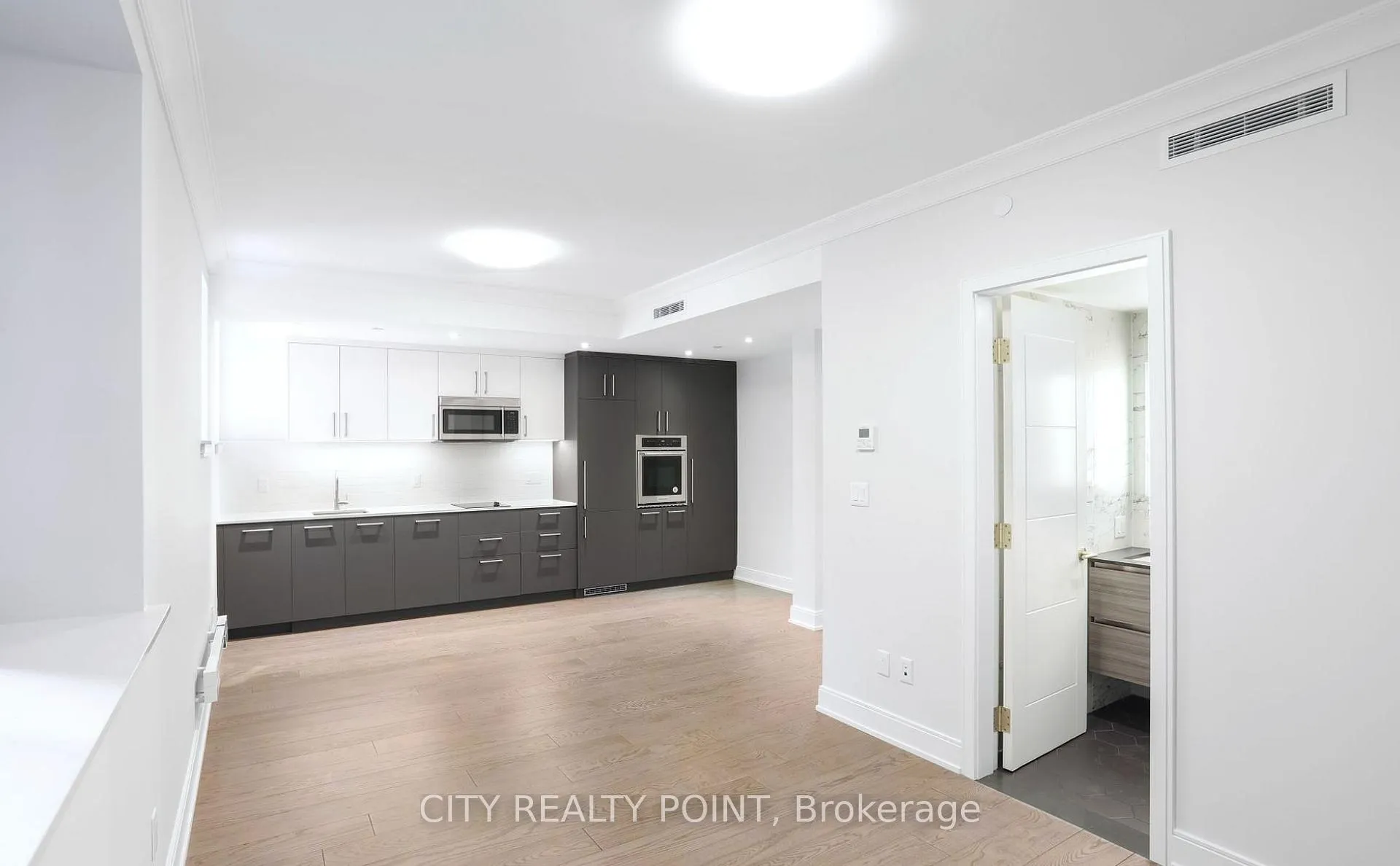 Photo 16 of Unit 110, 2 Clarendon Avenue, Toronto, Casa Loma — HOMEH