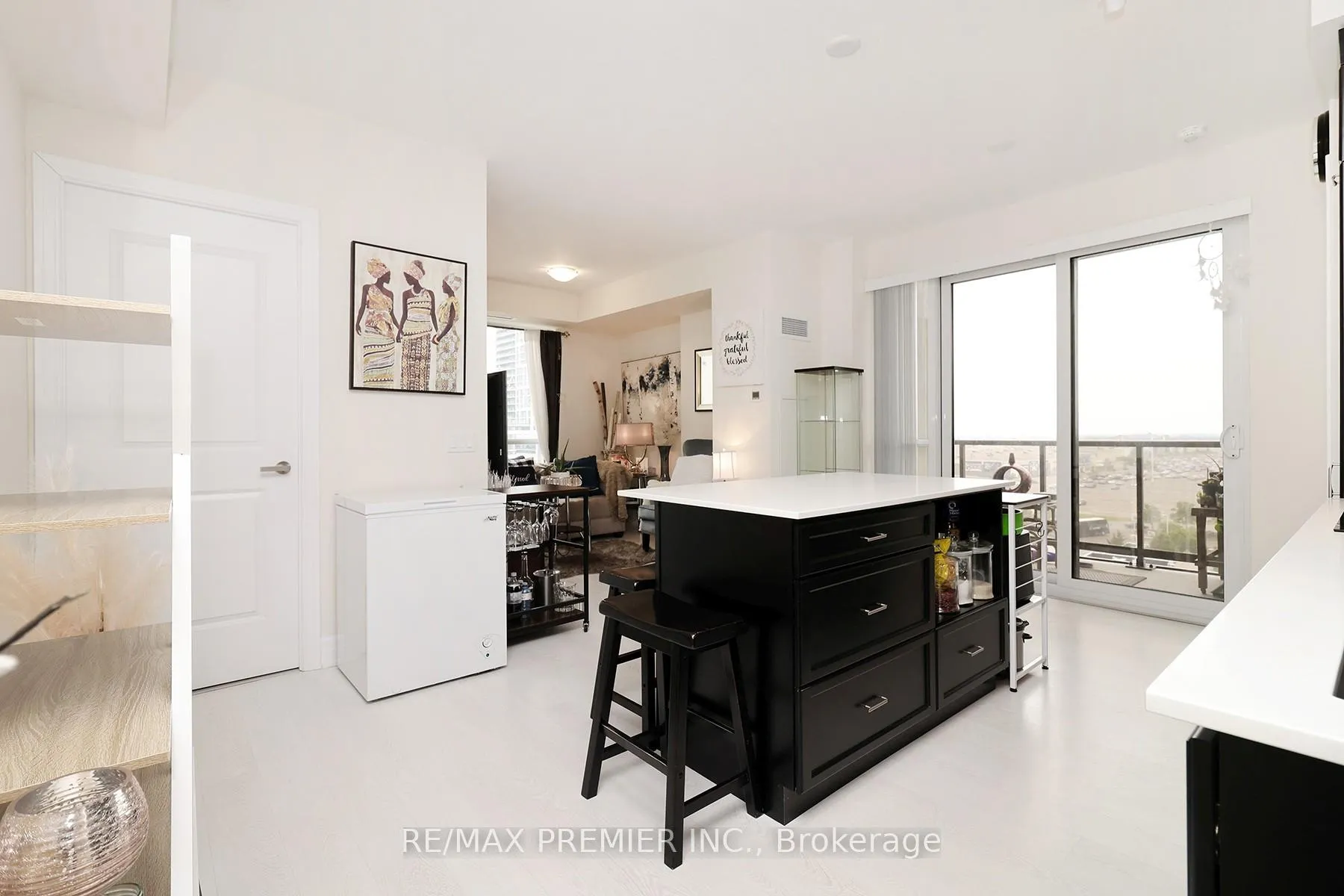 Photo 3 of Unit 809, 9085 Jane Street, Vaughan, Concord — HOMEH
