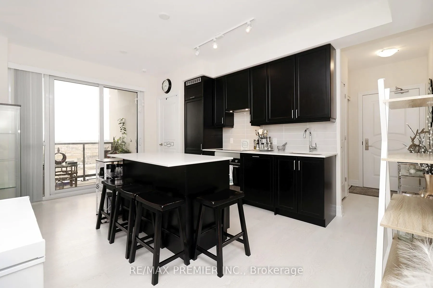 Photo 4 of Unit 809, 9085 Jane Street, Vaughan, Concord — HOMEH