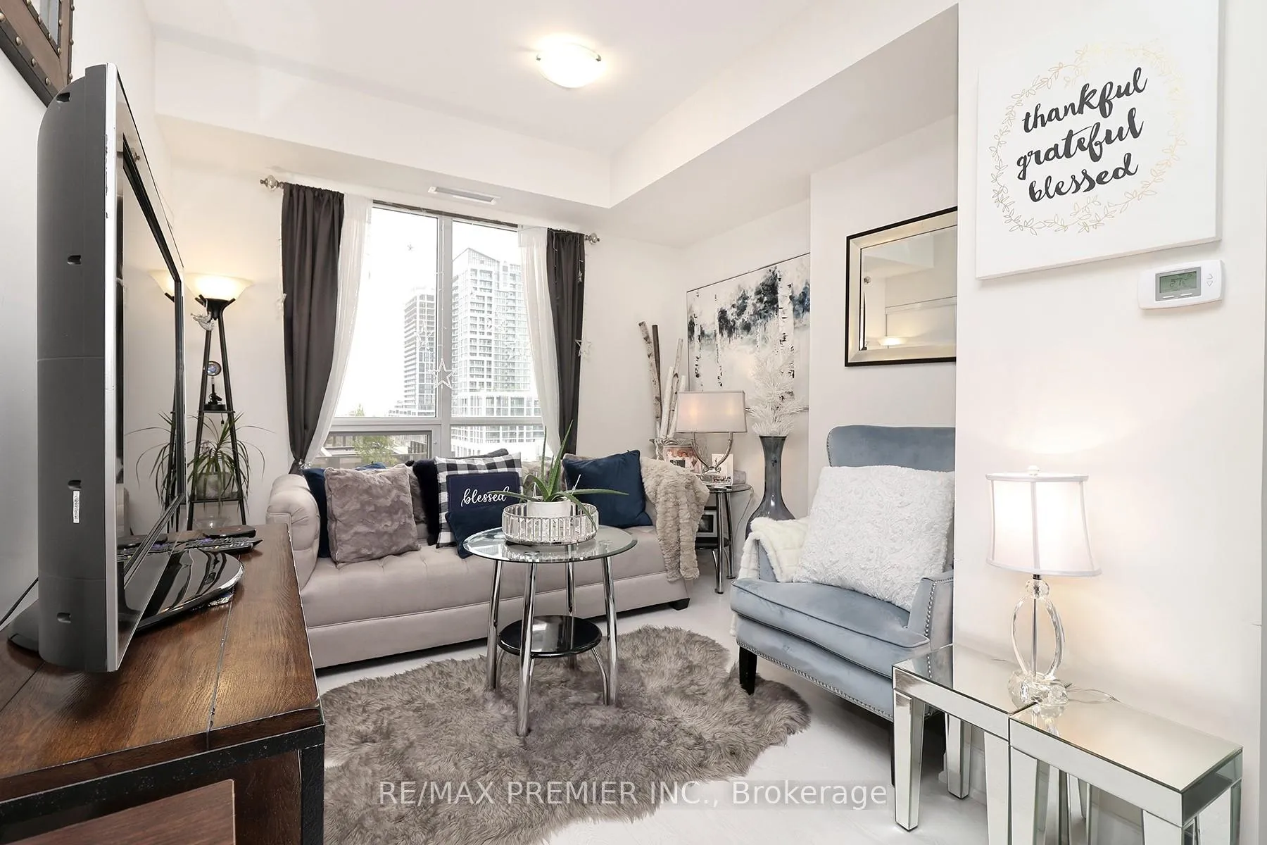 Photo 5 of Unit 809, 9085 Jane Street, Vaughan, Concord — HOMEH
