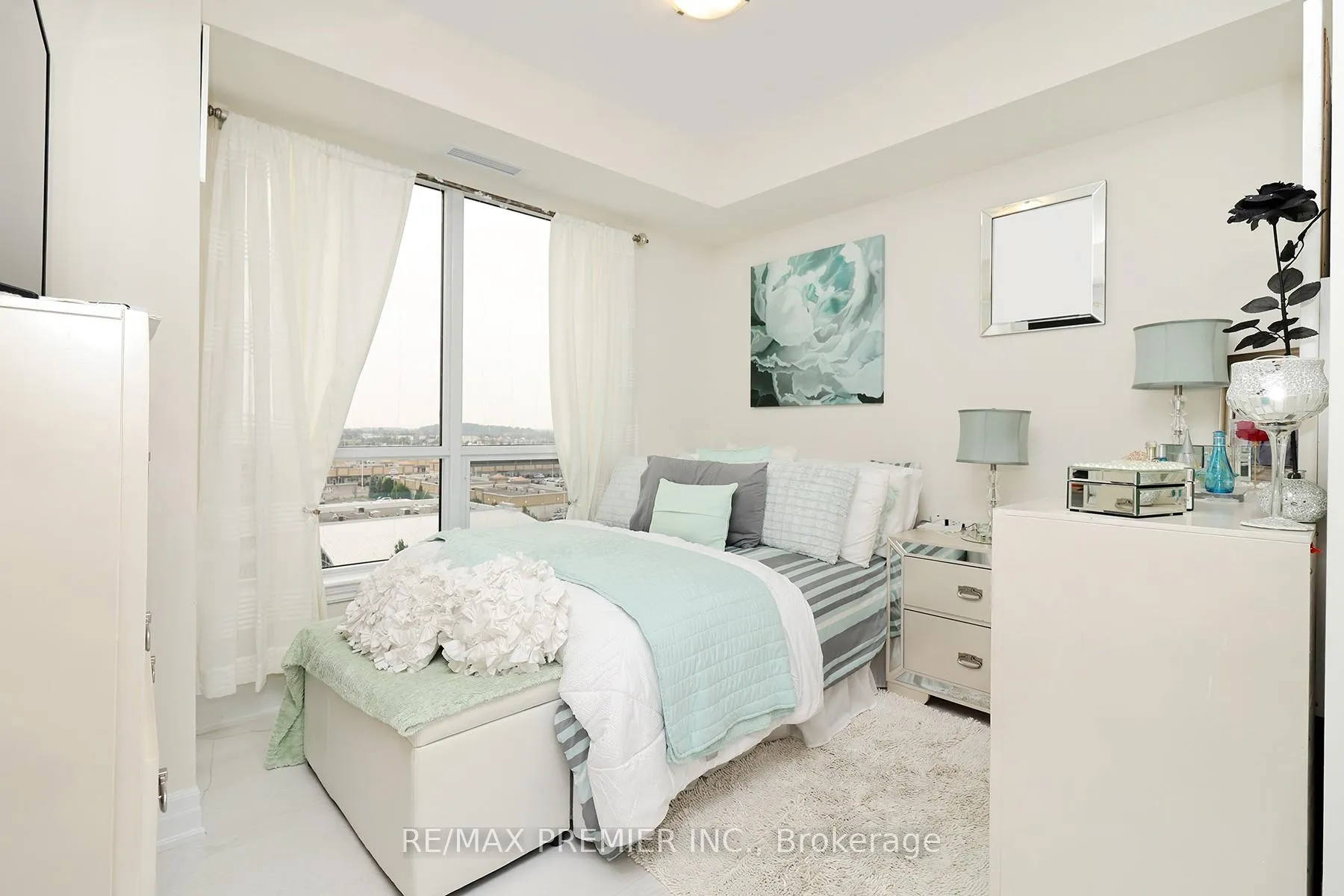 Photo 7 of Unit 809, 9085 Jane Street, Vaughan, Concord — HOMEH