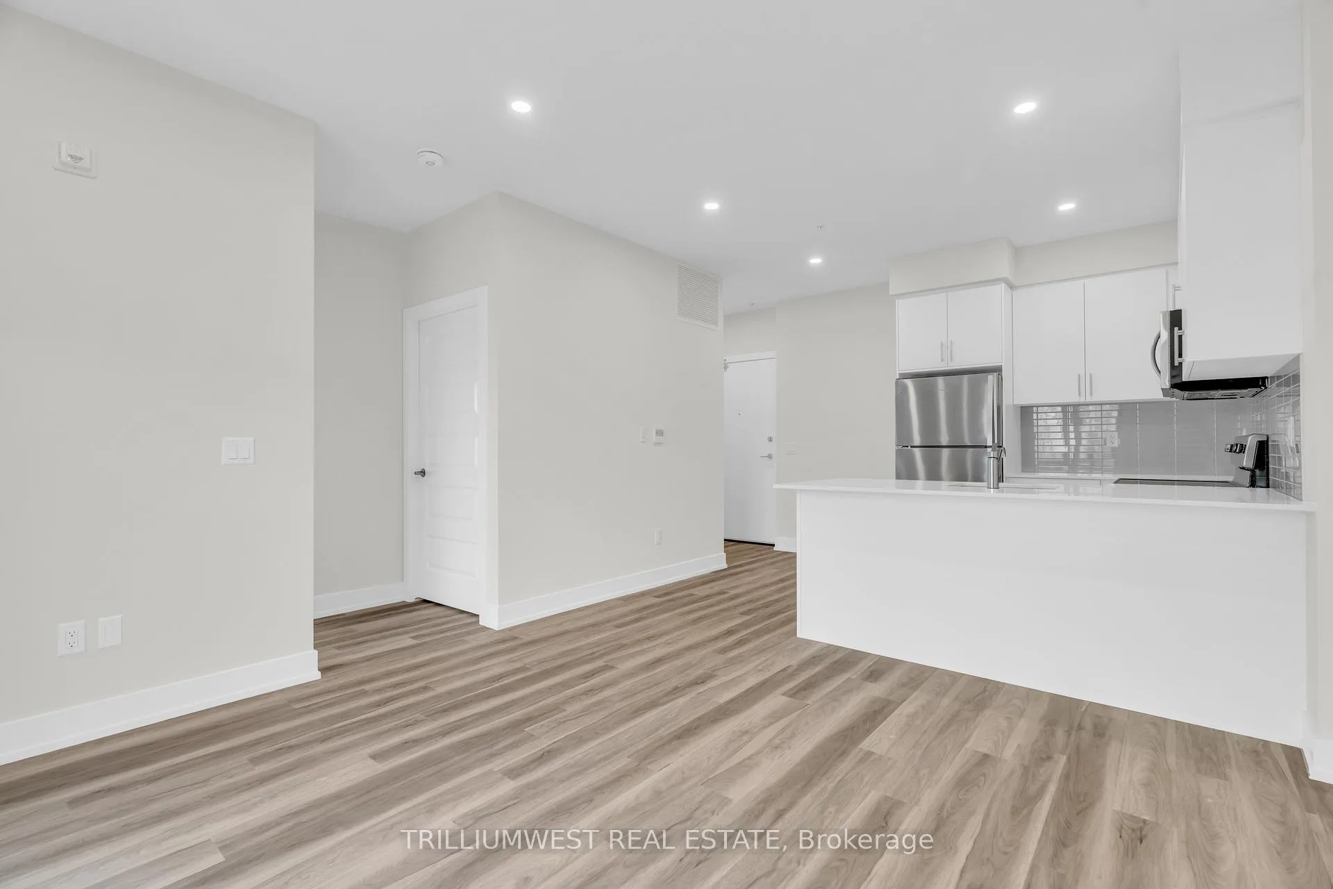 Photo 5 of Unit 503, 1100 Lackner Place, Kitchener — HOMEH