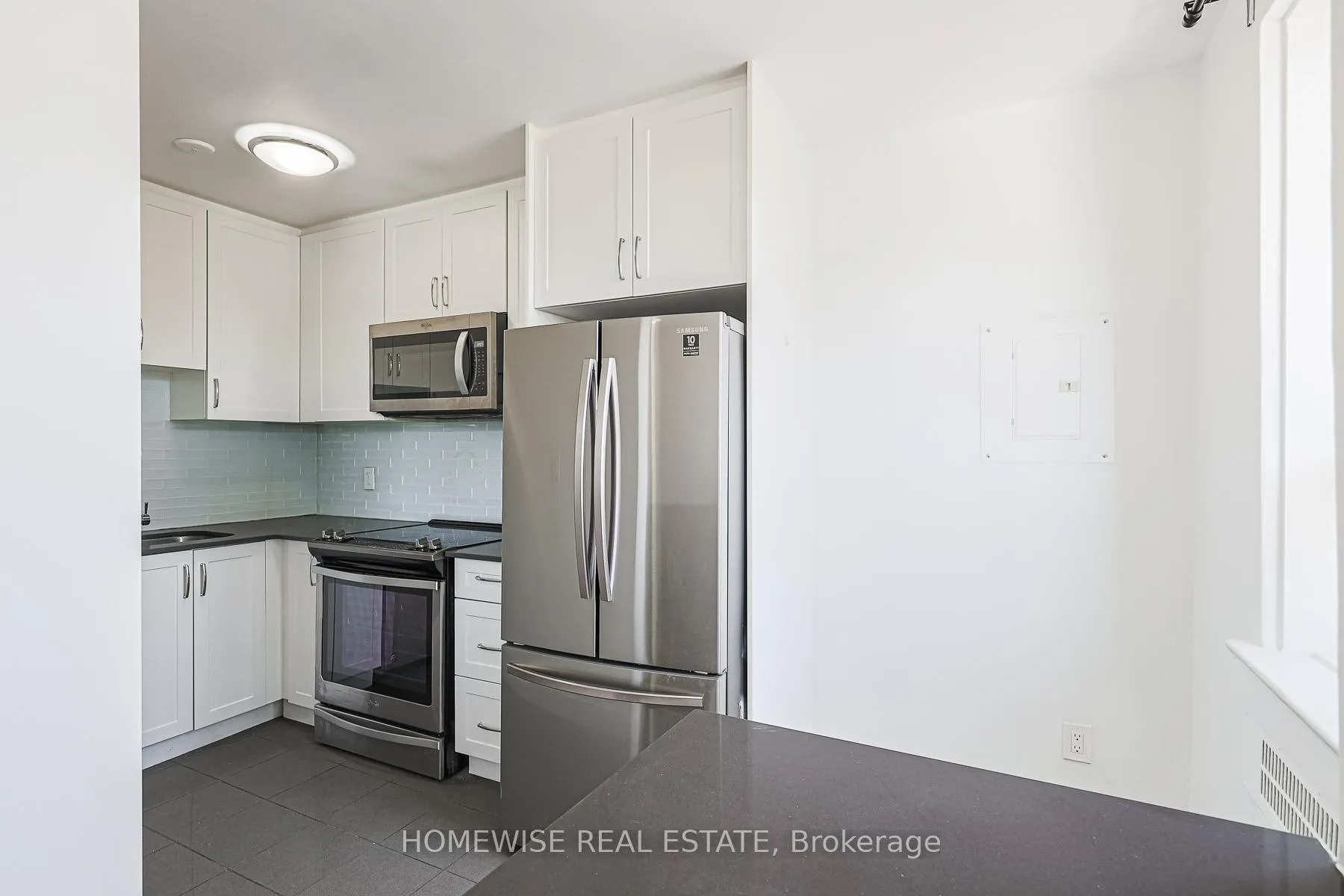 Photo 2 of Unit 407, 2837 Yonge Street, Toronto, Lawrence Park South — HOMEH
