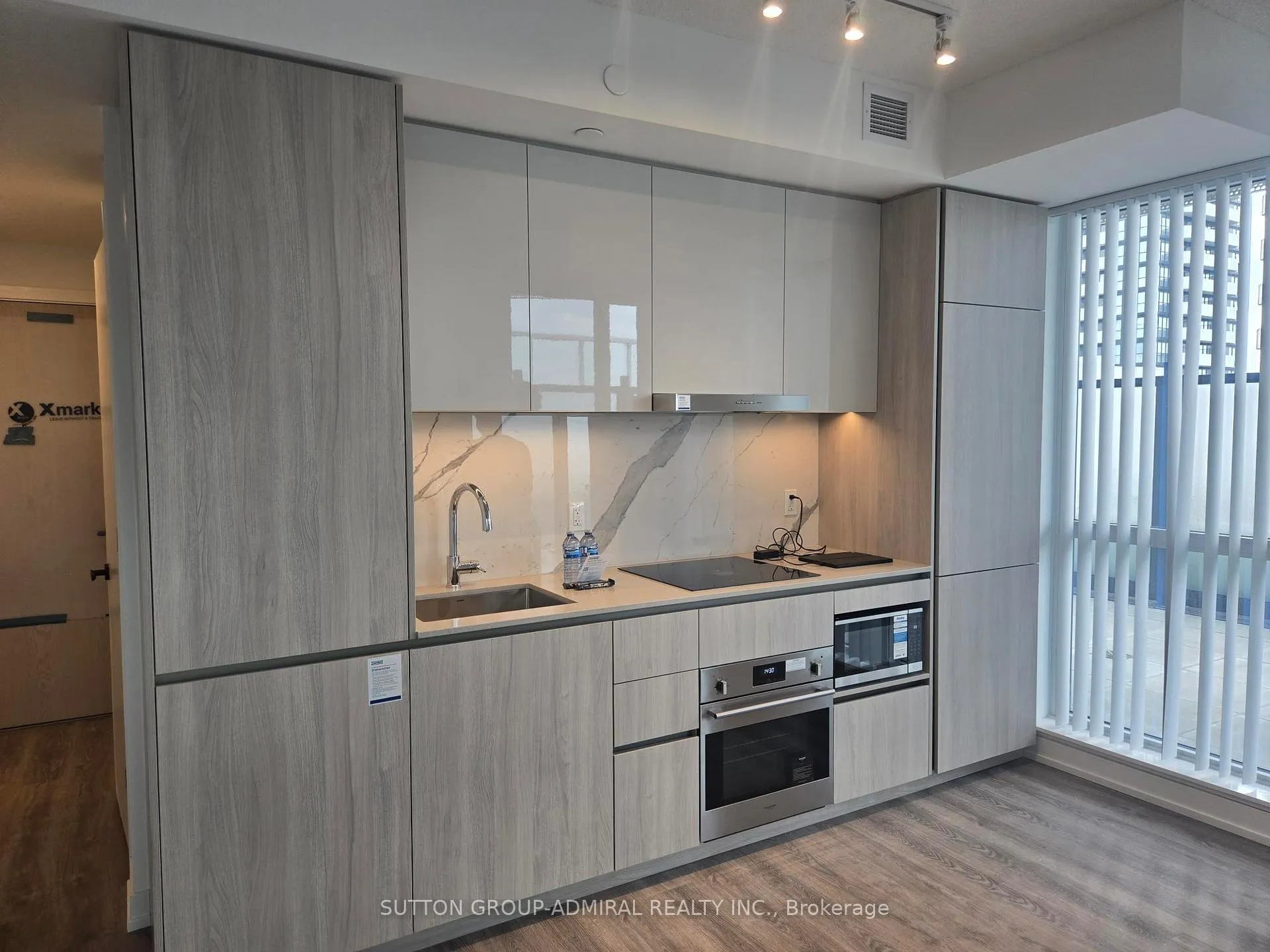 Photo 5 of Unit 502, 8 Interchange Way, Vaughan, Vaughan Corporate Centre — HOMEH