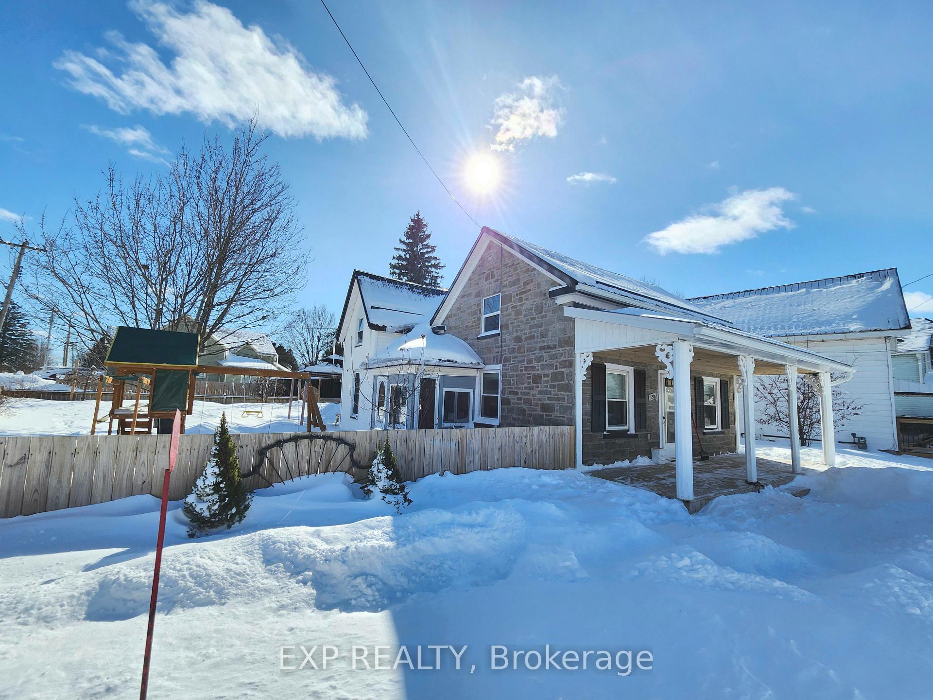 Photo 2 of 2057 Dundas Street, Edwardsburgh/Cardinal, Town of Cardinal — HOMEH