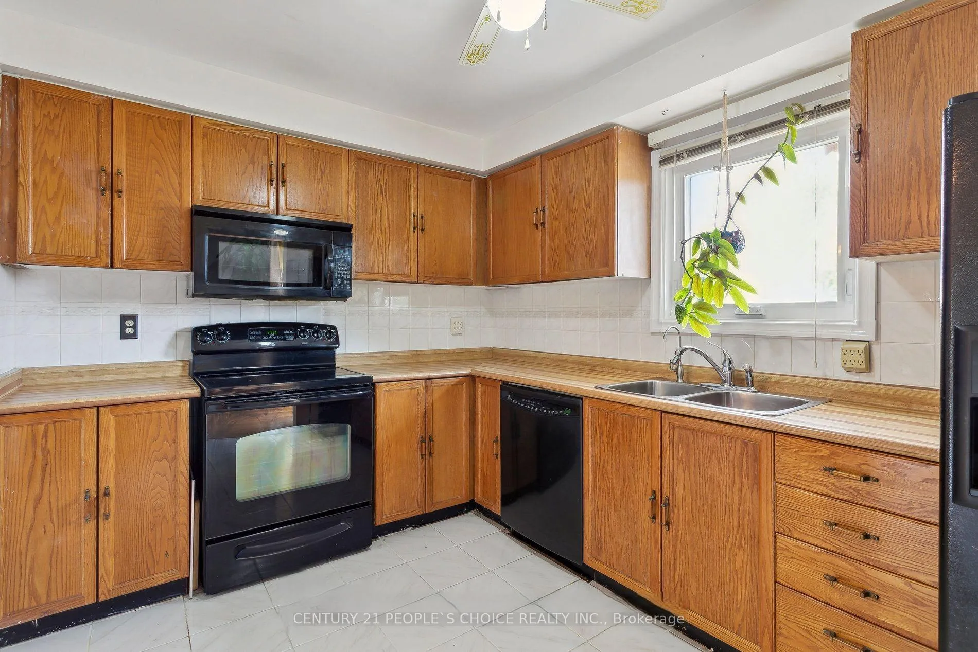 Photo 10 of 85 Acadian Heights, Brampton, Fletcher's Creek South — HOMEH