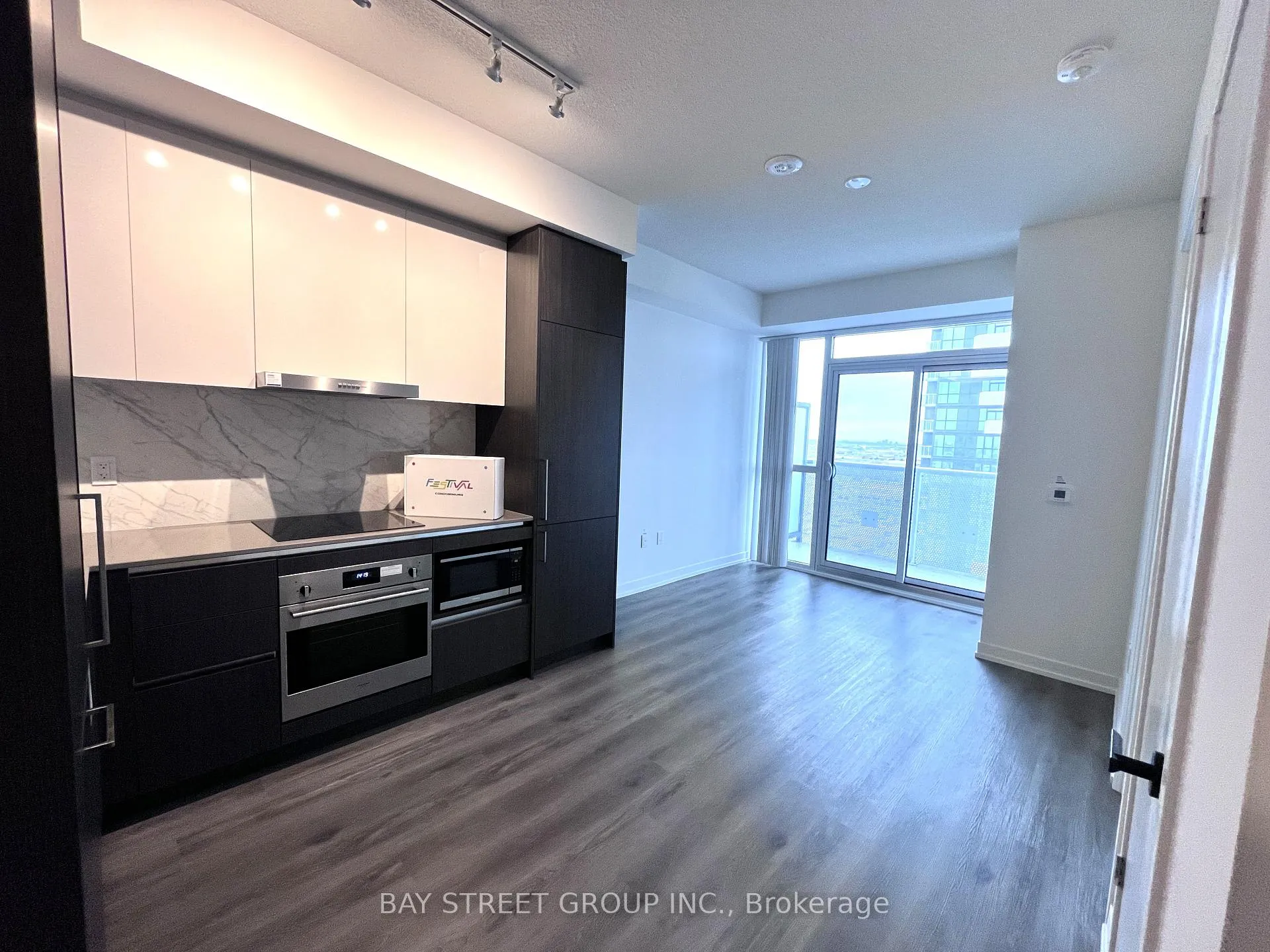 Photo 9 of Unit 2001, 225 Commerce Street, Vaughan, Vaughan Corporate Centre — HOMEH