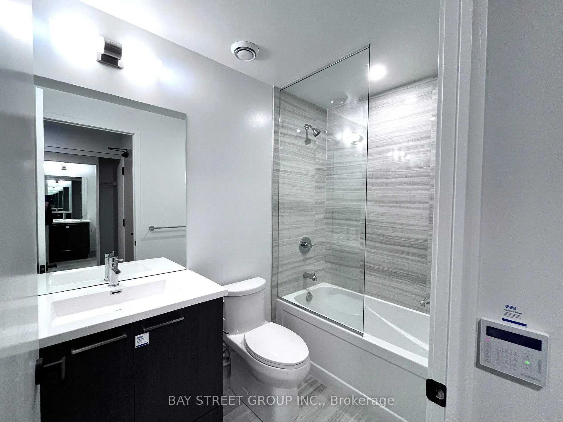 Photo 17 of Unit 2001, 225 Commerce Street, Vaughan, Vaughan Corporate Centre — HOMEH