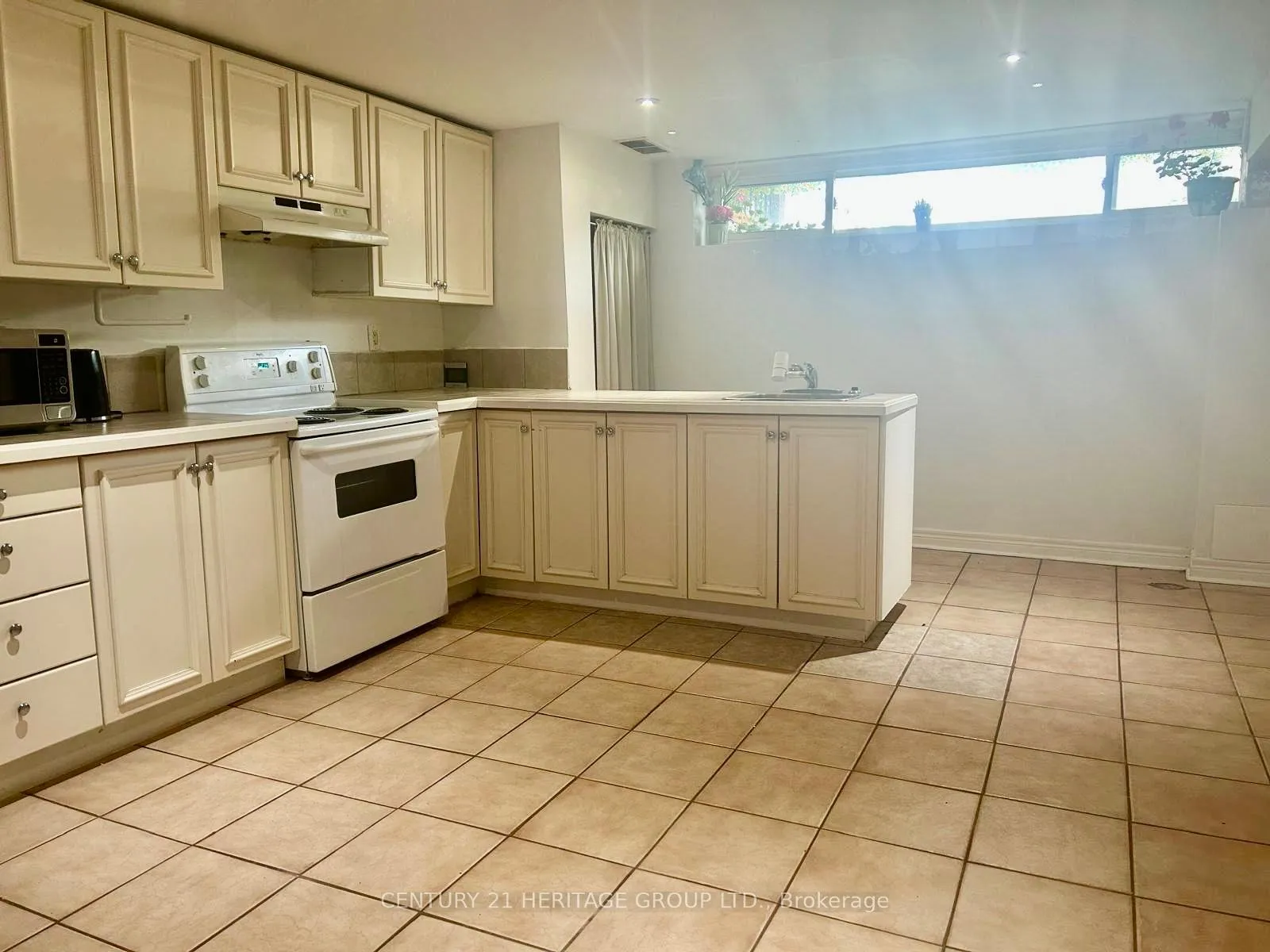 Photo 23 of Unit Basement, 26 Richardson Drive, Aurora, Aurora Highlands — HOMEH