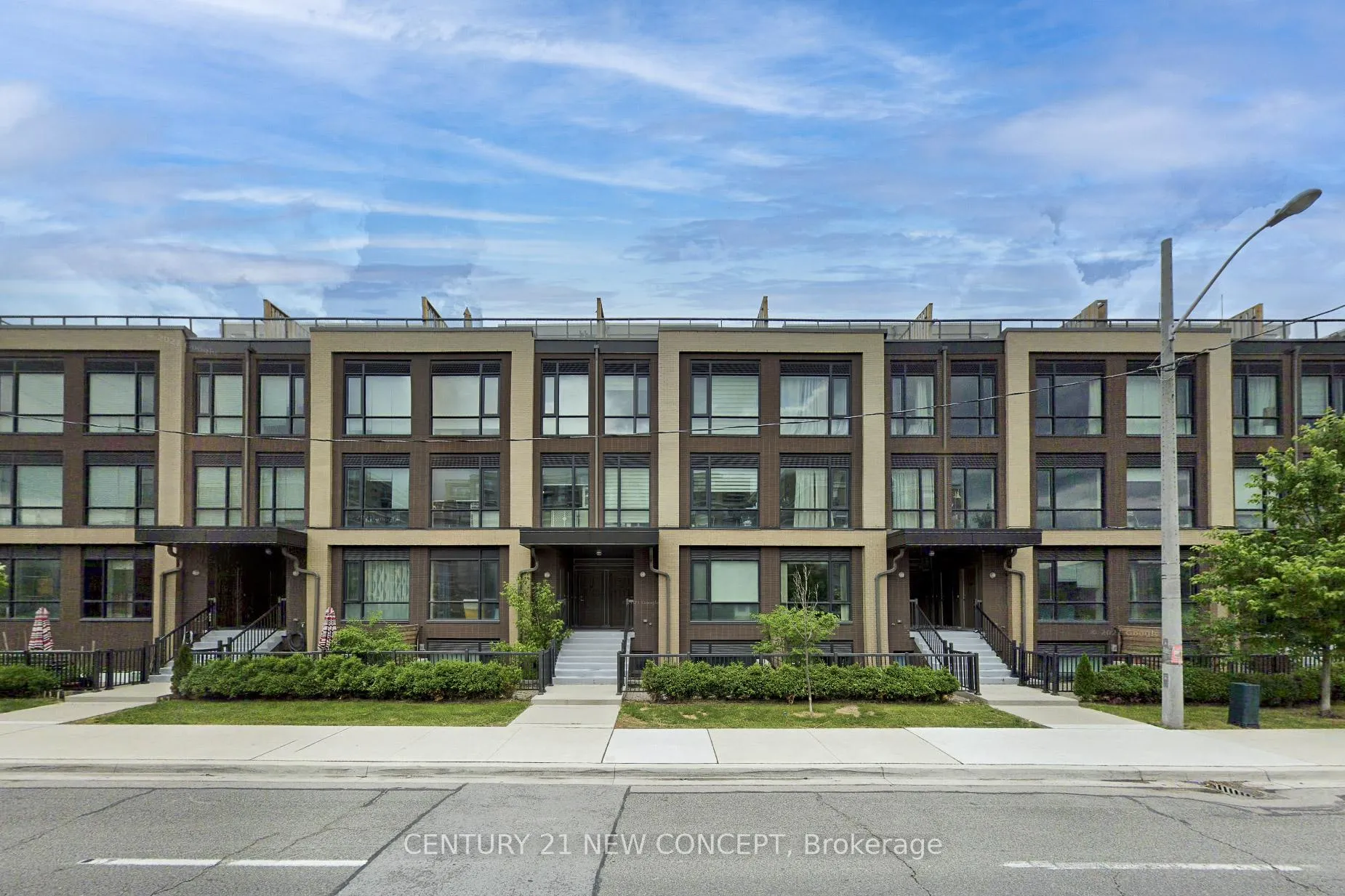 Front of Unit 320, 639 Lawrence Avenue