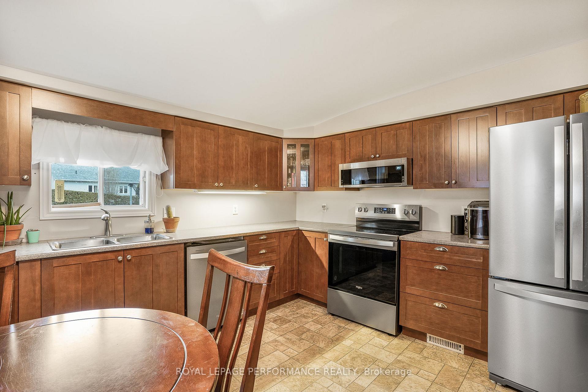 Photo 4 of 98 Stanley Avenue, Champlain, Vankleek Hill — HOMEH