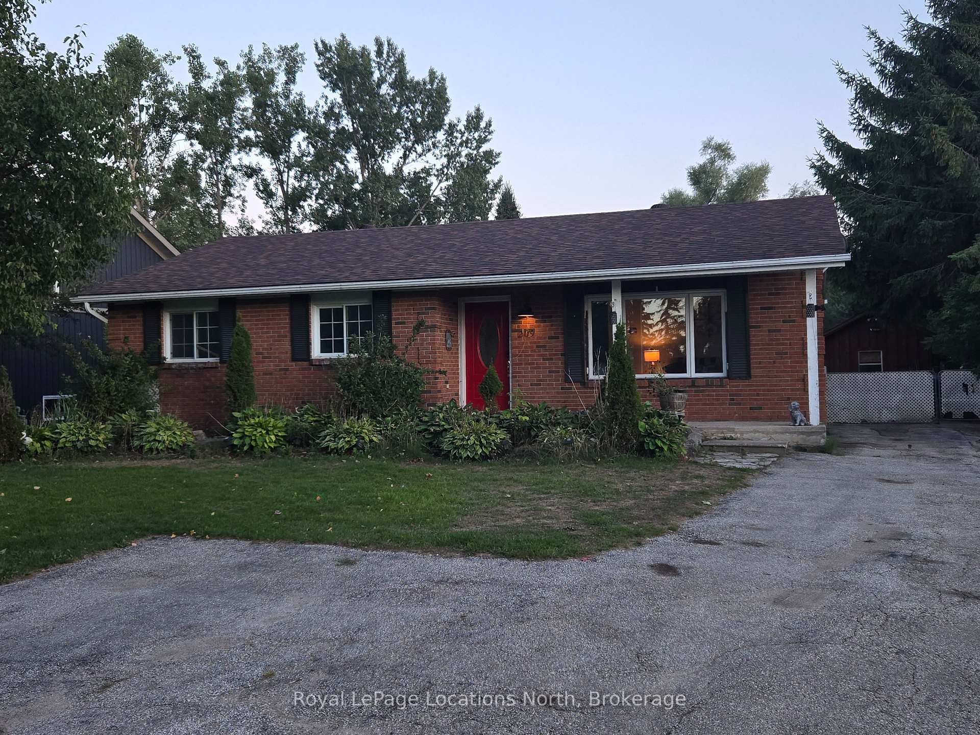 Photo 1 of 209 Christopher Street, Clearview, Stayner — HOMEH