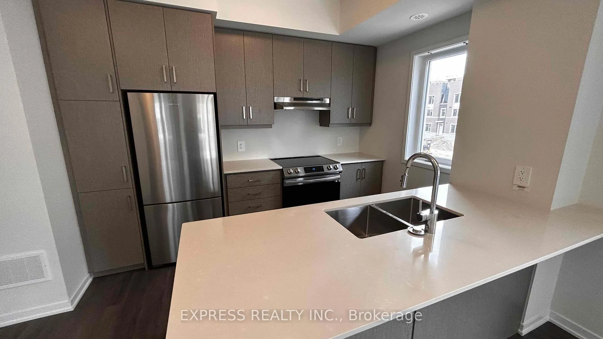 Photo 1 of Unit TH35, 21 Honeycrisp Crescent, Vaughan, Vaughan Corporate Centre — HOMEH