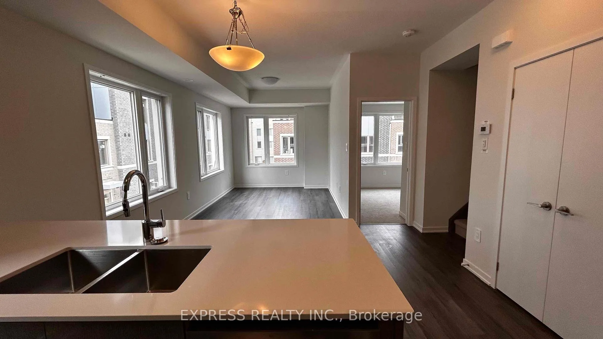 Photo 4 of Unit TH35, 21 Honeycrisp Crescent, Vaughan, Vaughan Corporate Centre — HOMEH