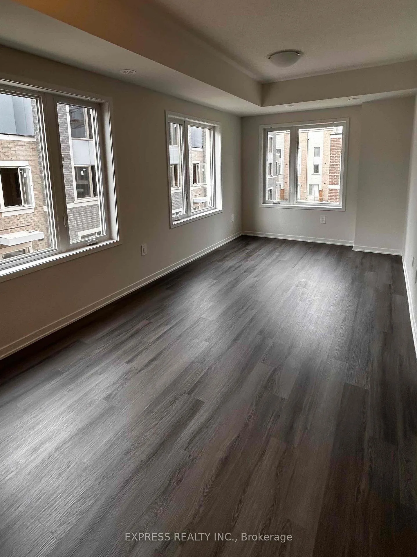 Photo 5 of Unit TH35, 21 Honeycrisp Crescent, Vaughan, Vaughan Corporate Centre — HOMEH