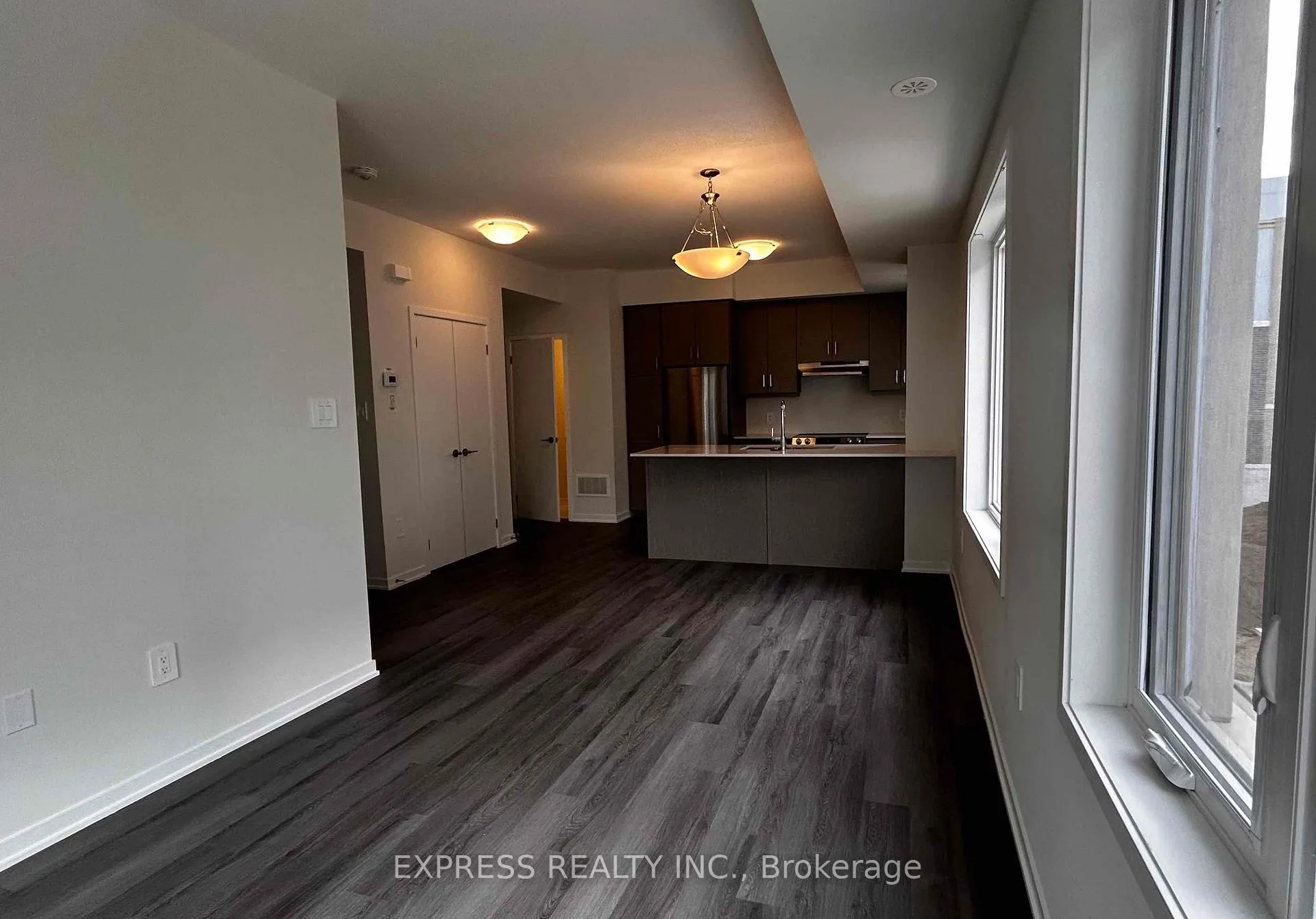 Photo 6 of Unit TH35, 21 Honeycrisp Crescent, Vaughan, Vaughan Corporate Centre — HOMEH