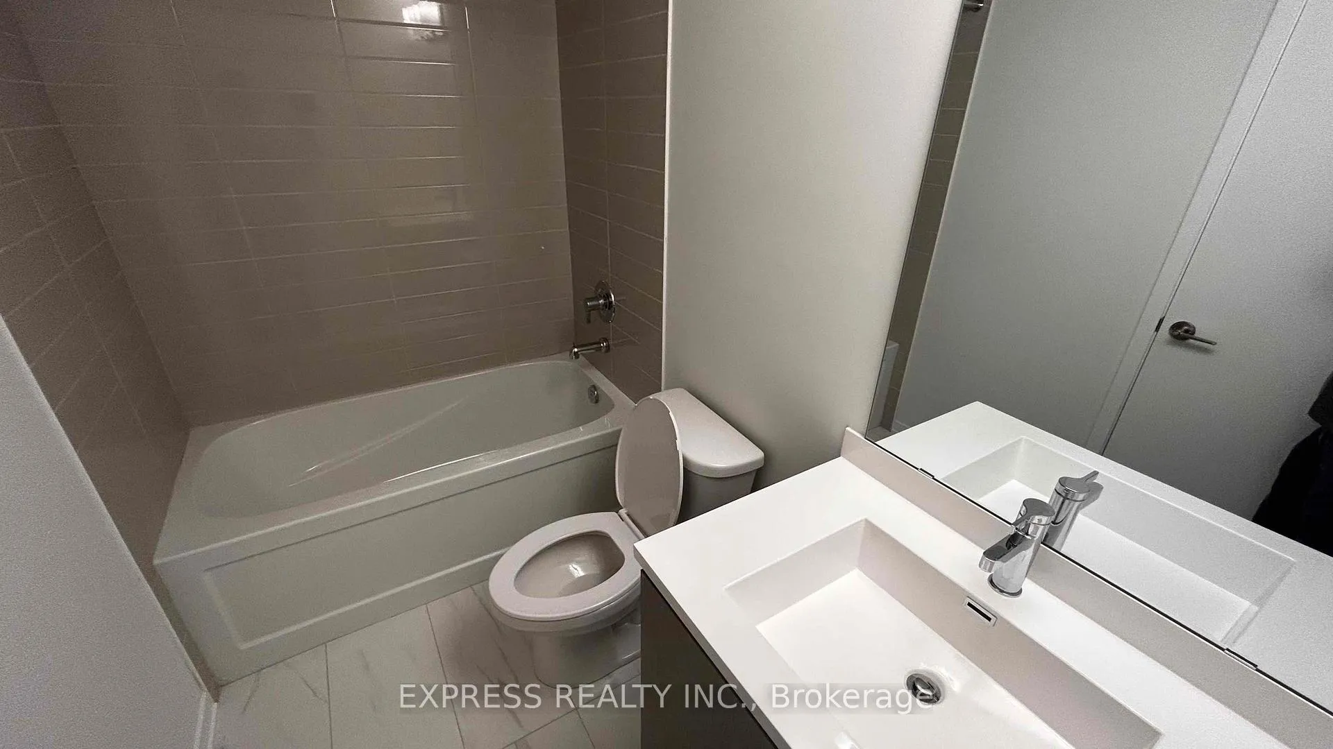 Photo 8 of Unit TH35, 21 Honeycrisp Crescent, Vaughan, Vaughan Corporate Centre — HOMEH