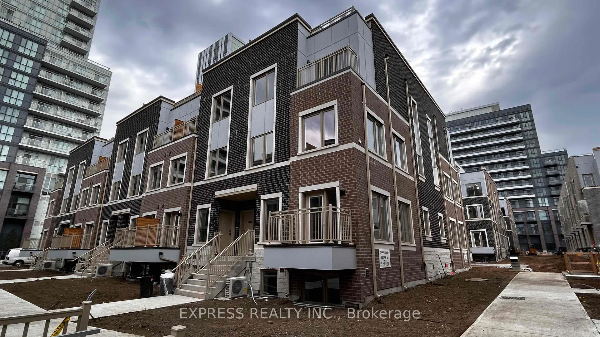 Photo 16 of Unit TH35, 21 Honeycrisp Crescent, Vaughan, Vaughan Corporate Centre — HOMEH