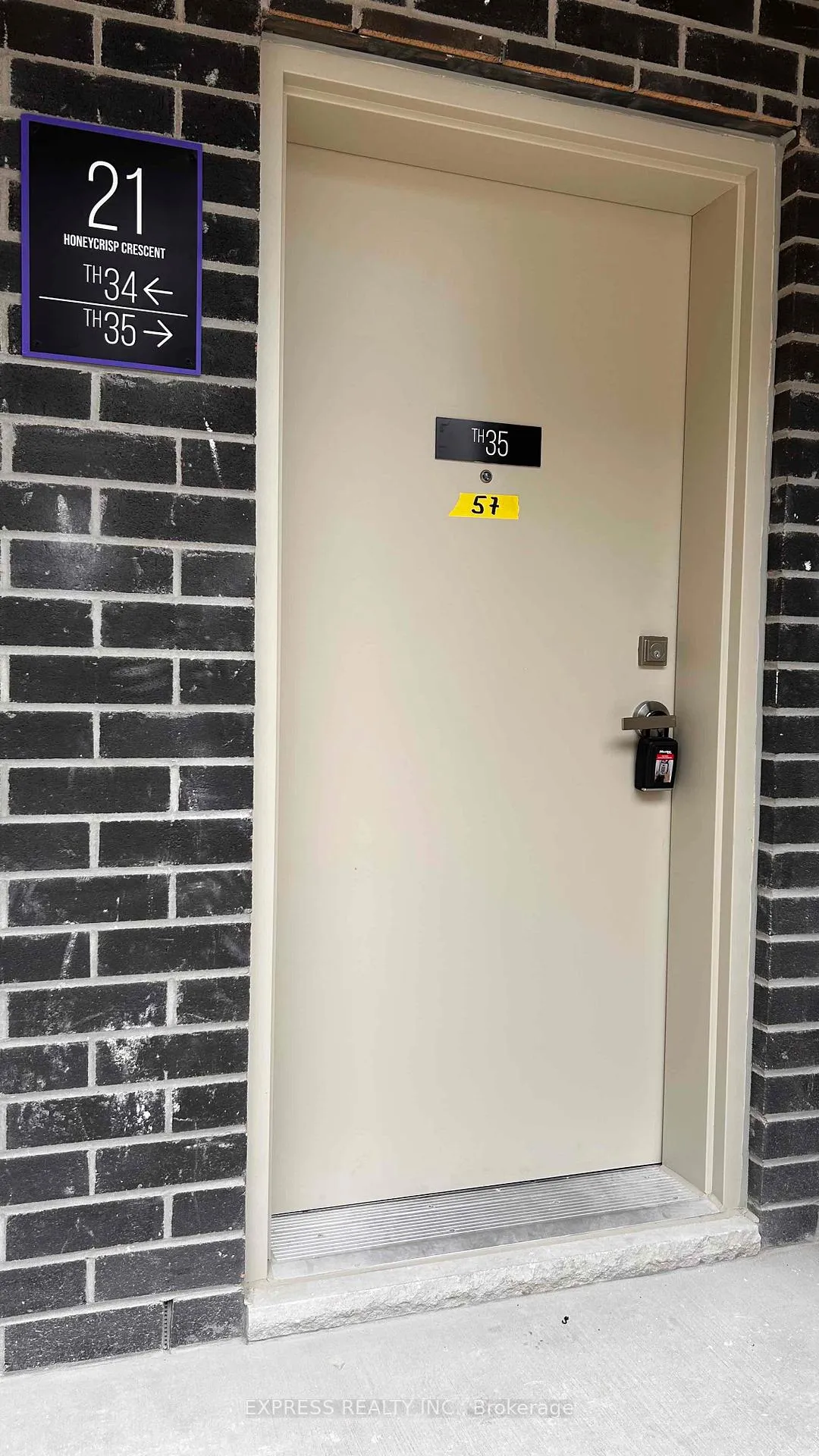 Photo 18 of Unit TH35, 21 Honeycrisp Crescent, Vaughan, Vaughan Corporate Centre — HOMEH