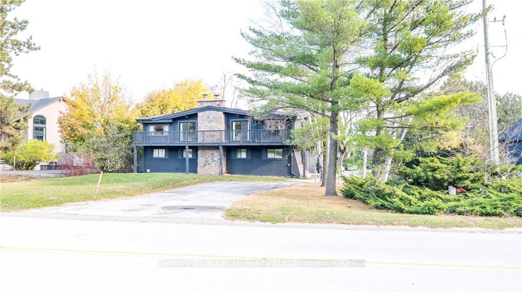 Front of 102 Wyandot Court
