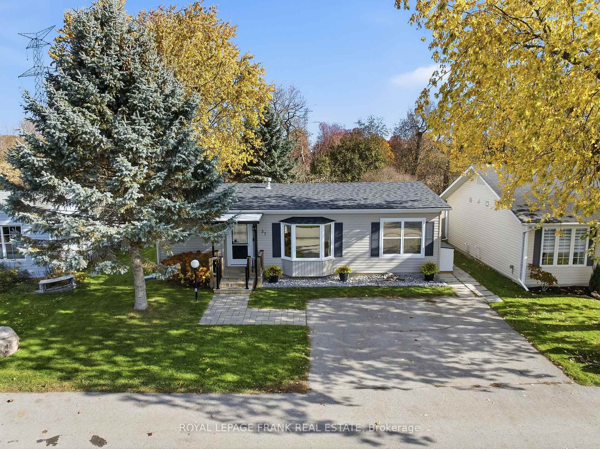 Photo 1 of 37 Fairway Drive, Clarington, Newcastle — HOMEH