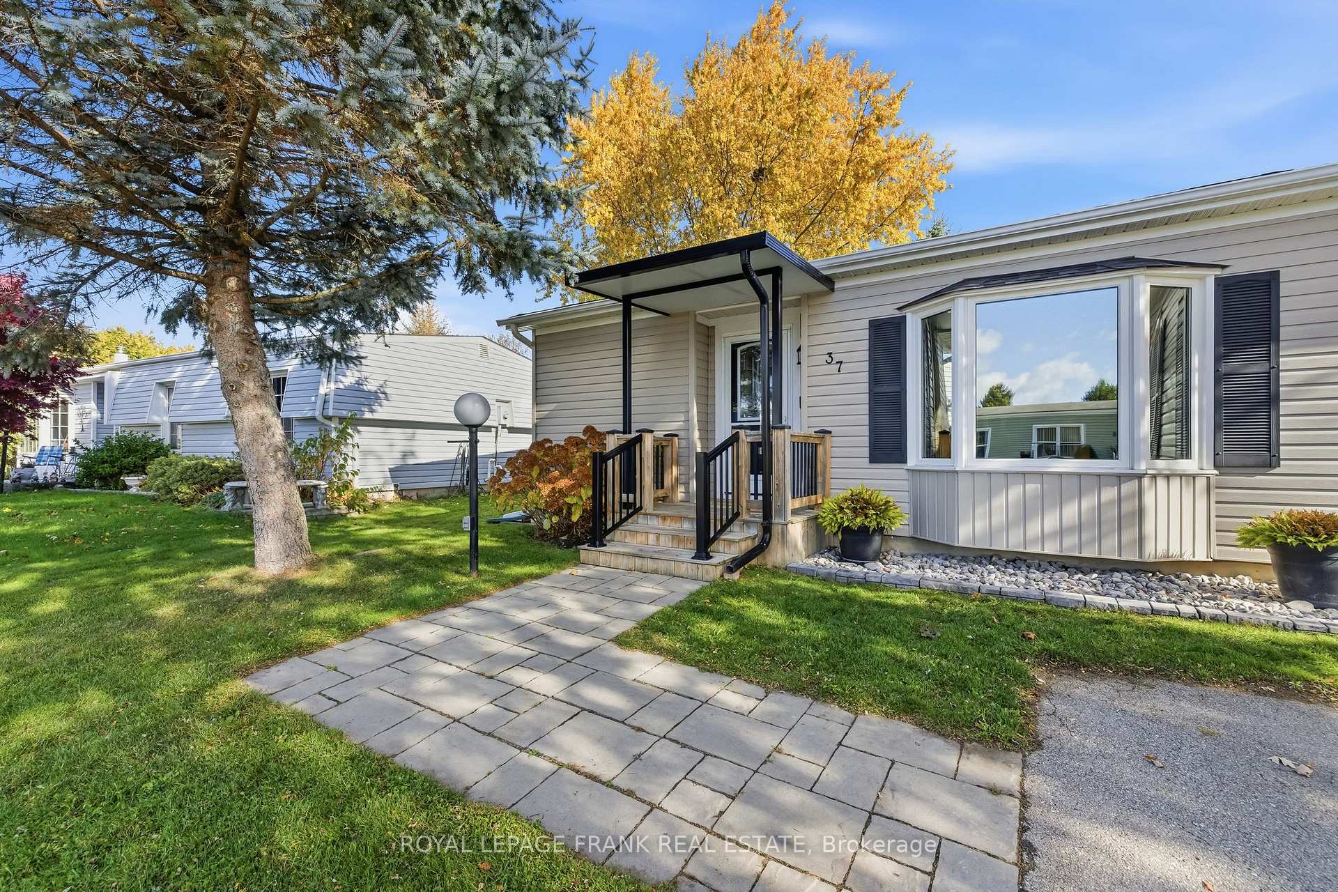 Photo 3 of 37 Fairway Drive, Clarington, Newcastle — HOMEH