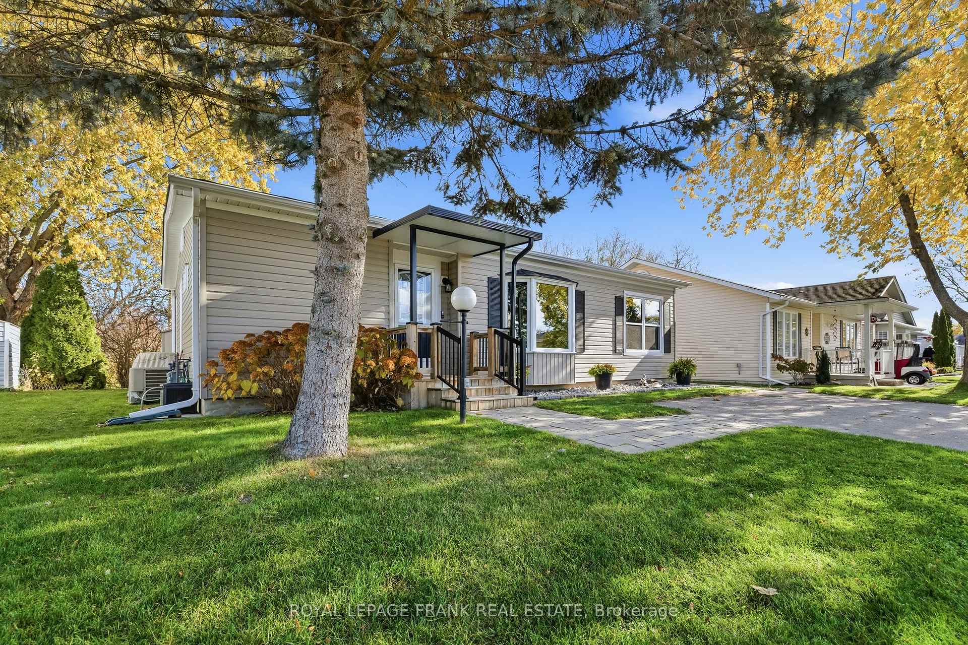 Photo 4 of 37 Fairway Drive, Clarington, Newcastle — HOMEH