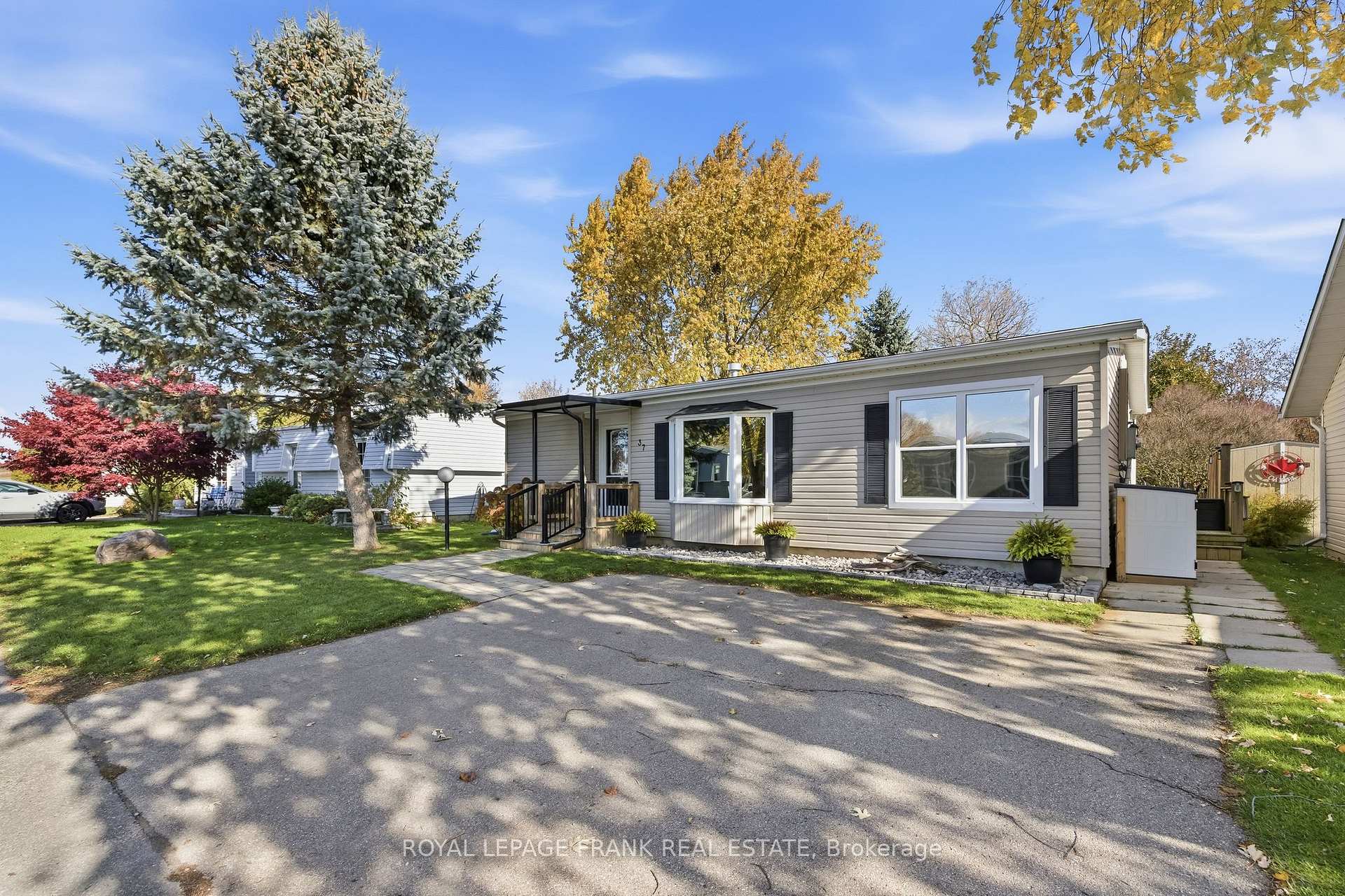 Photo 5 of 37 Fairway Drive, Clarington, Newcastle — HOMEH