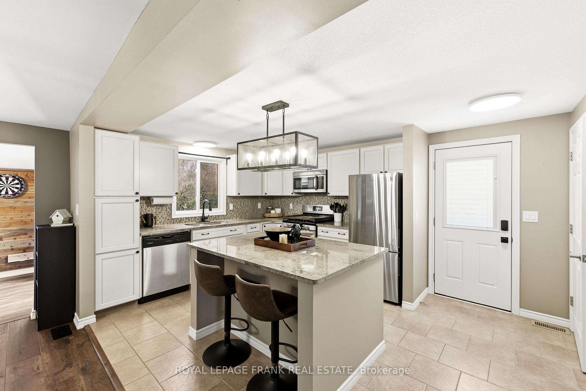 Photo 15 of 37 Fairway Drive, Clarington, Newcastle — HOMEH