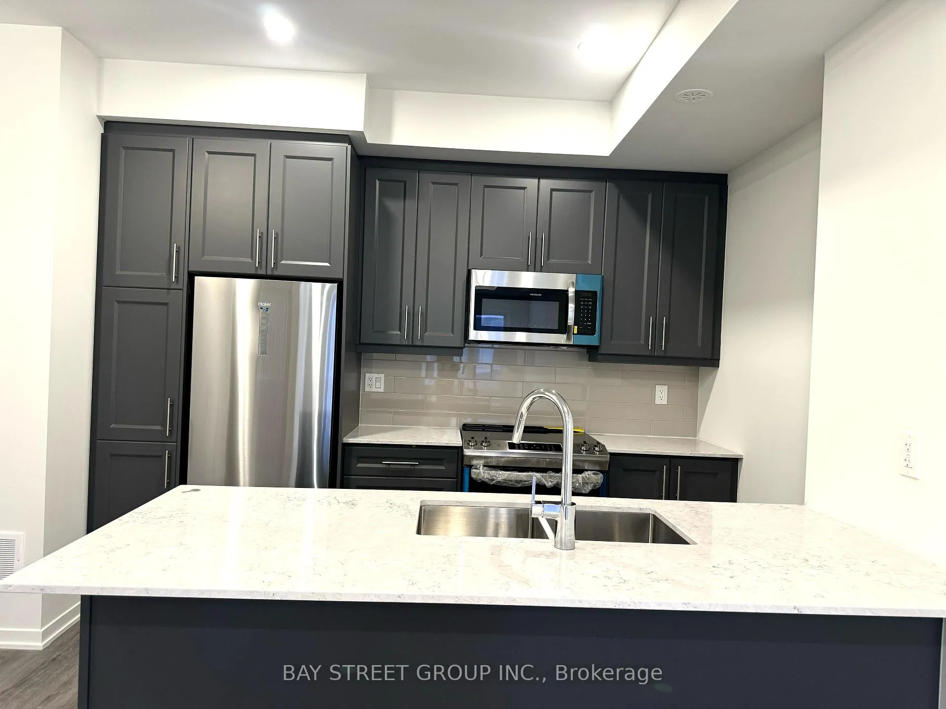 Photo 4 of Unit TH307, 130 Honeyscrisp Crescent, Vaughan, Vaughan Corporate Centre — HOMEH