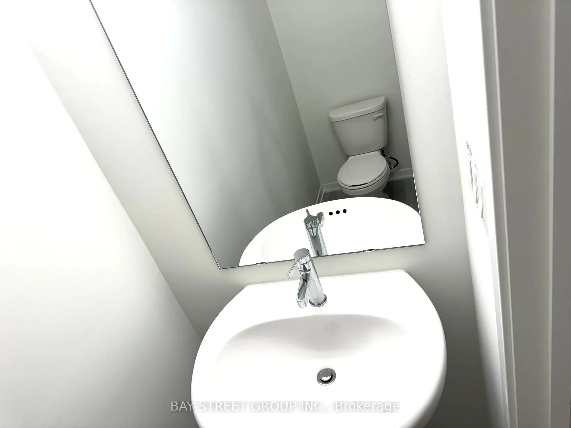 Photo 6 of Unit TH307, 130 Honeyscrisp Crescent, Vaughan, Vaughan Corporate Centre — HOMEH