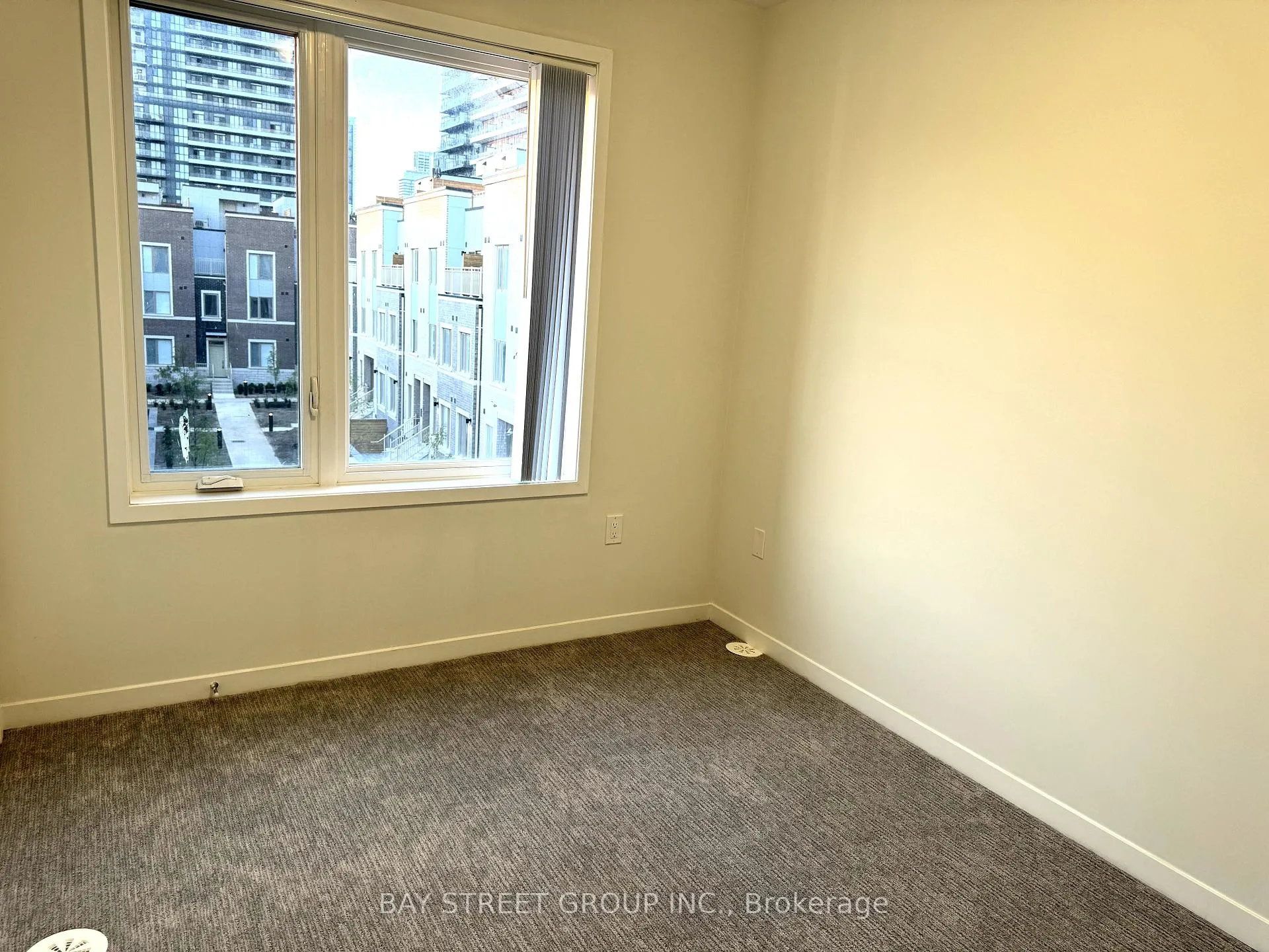 Photo 9 of Unit TH307, 130 Honeyscrisp Crescent, Vaughan, Vaughan Corporate Centre — HOMEH