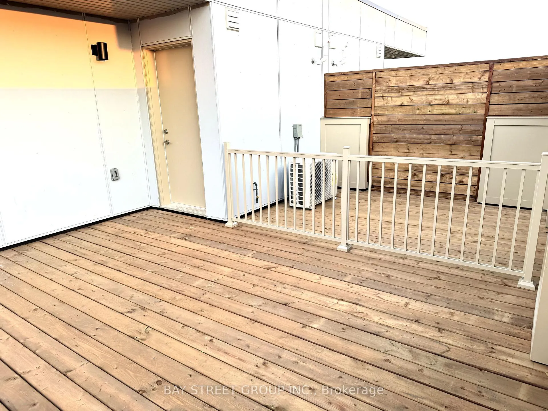 Photo 13 of Unit TH307, 130 Honeyscrisp Crescent, Vaughan, Vaughan Corporate Centre — HOMEH