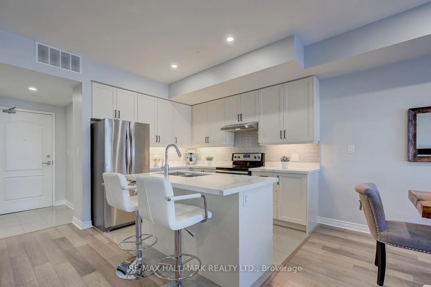 Photo 6 of Unit 231, 3905 Major Mackenzie Drive, Vaughan, Vellore Village — HOMEH