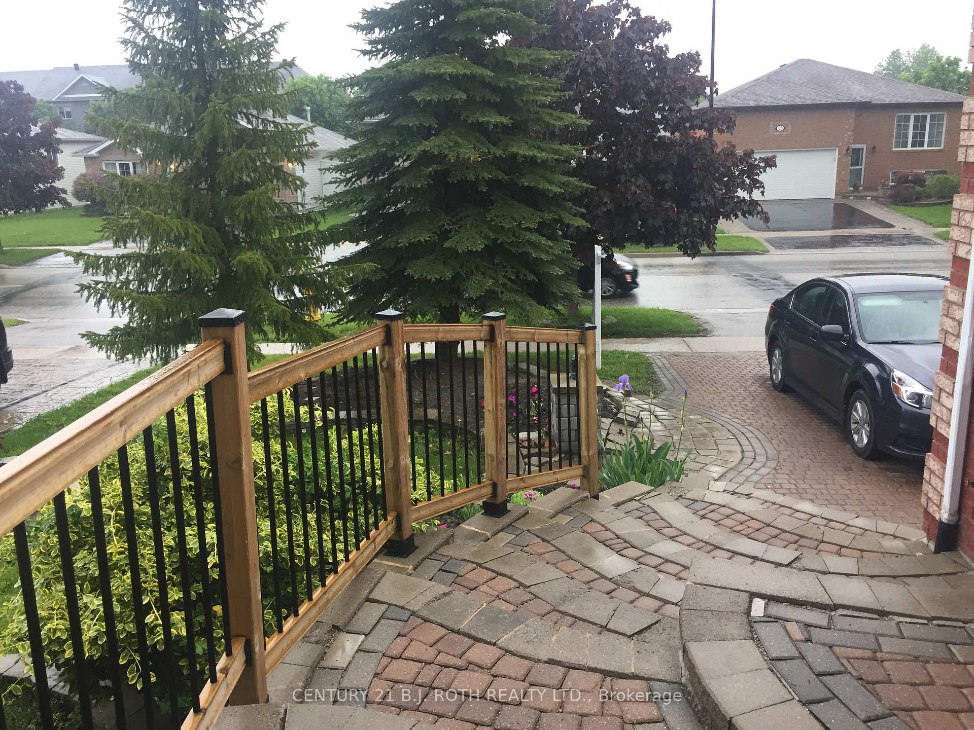 Photo 2 of Unit Upper, 22 Mapleton Avenue, Barrie, Holly — HOMEH