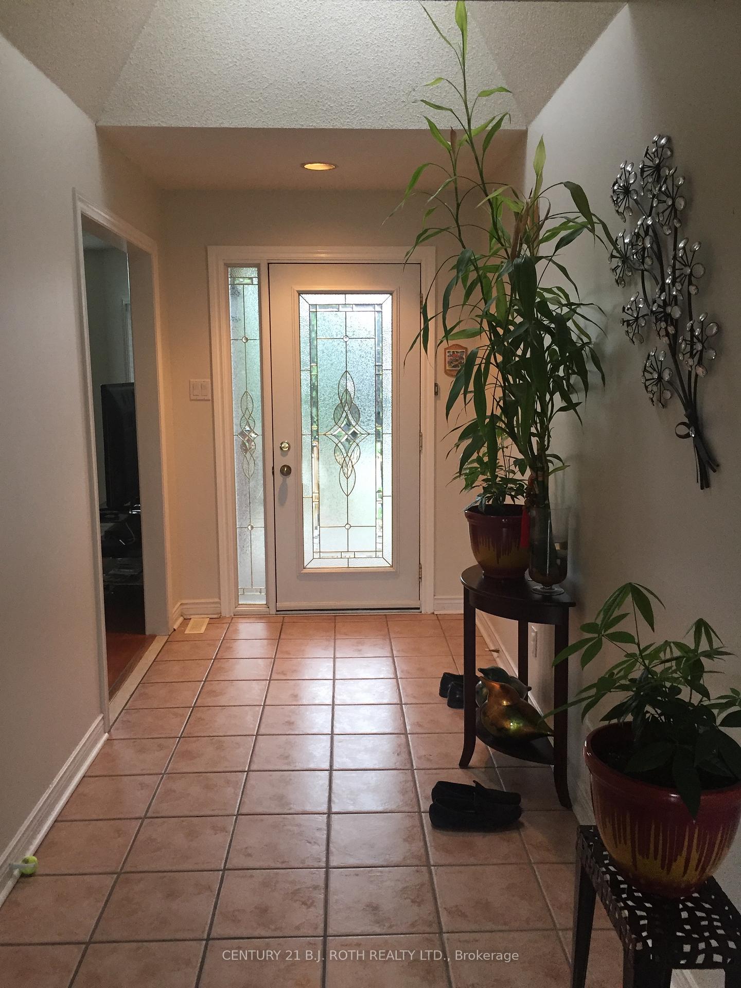 Photo 3 of Unit Upper, 22 Mapleton Avenue, Barrie, Holly — HOMEH