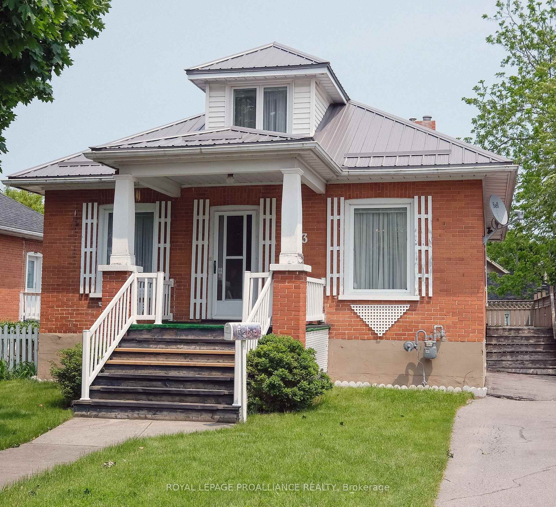 Photo 2 of 53 Gordon Street, Belleville, Belleville Ward — HOMEH
