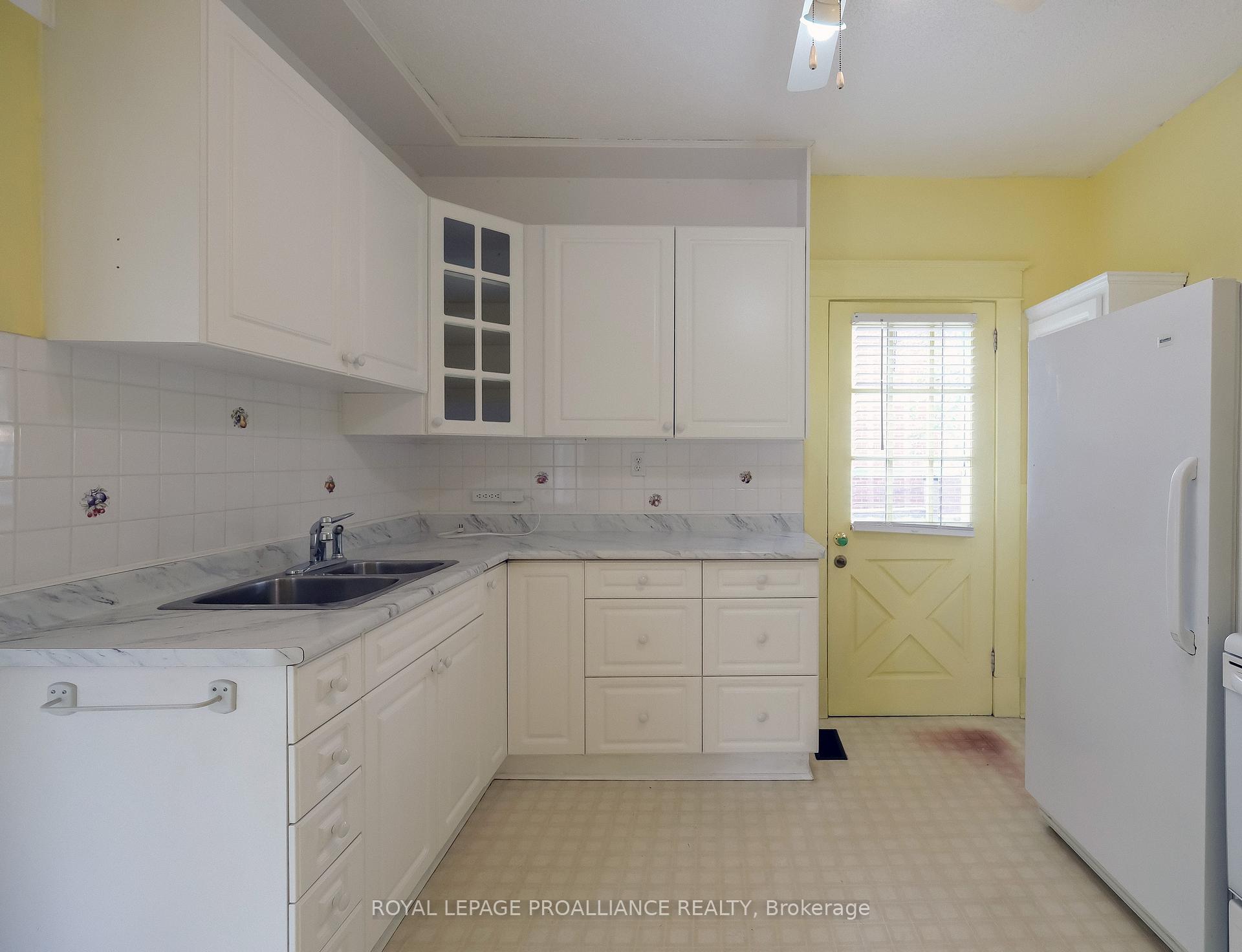 Photo 12 of 53 Gordon Street, Belleville, Belleville Ward — HOMEH