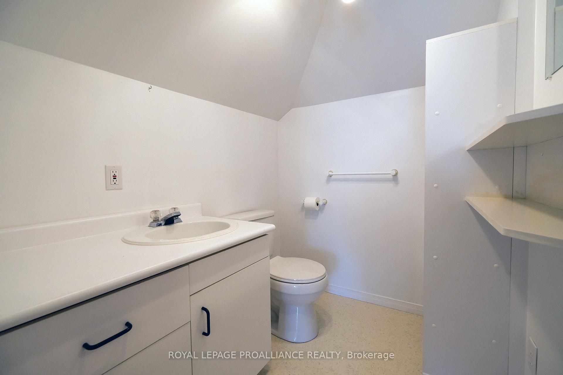 Photo 21 of 53 Gordon Street, Belleville, Belleville Ward — HOMEH